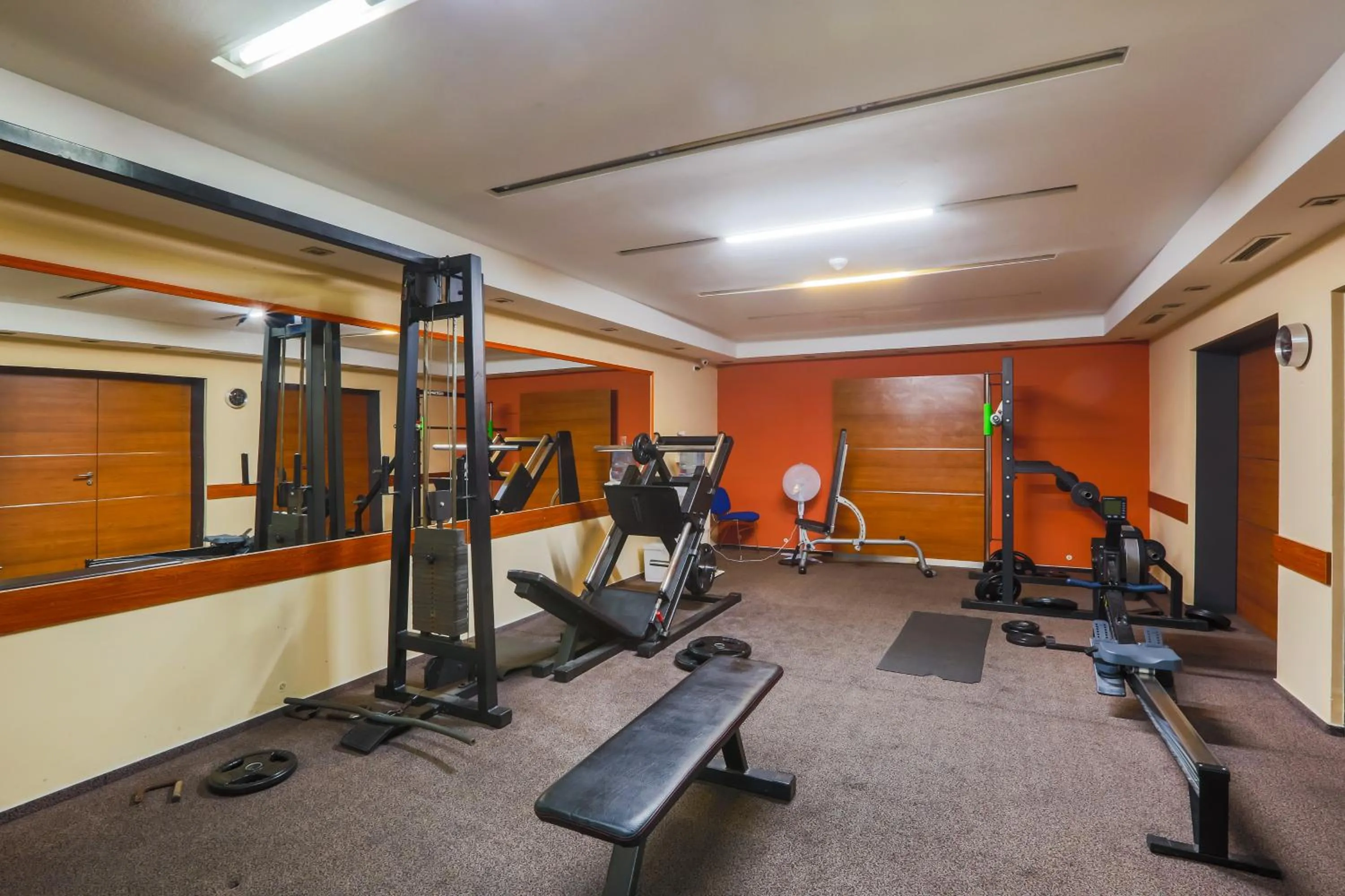 Fitness centre/facilities in CE Plaza Hotel
