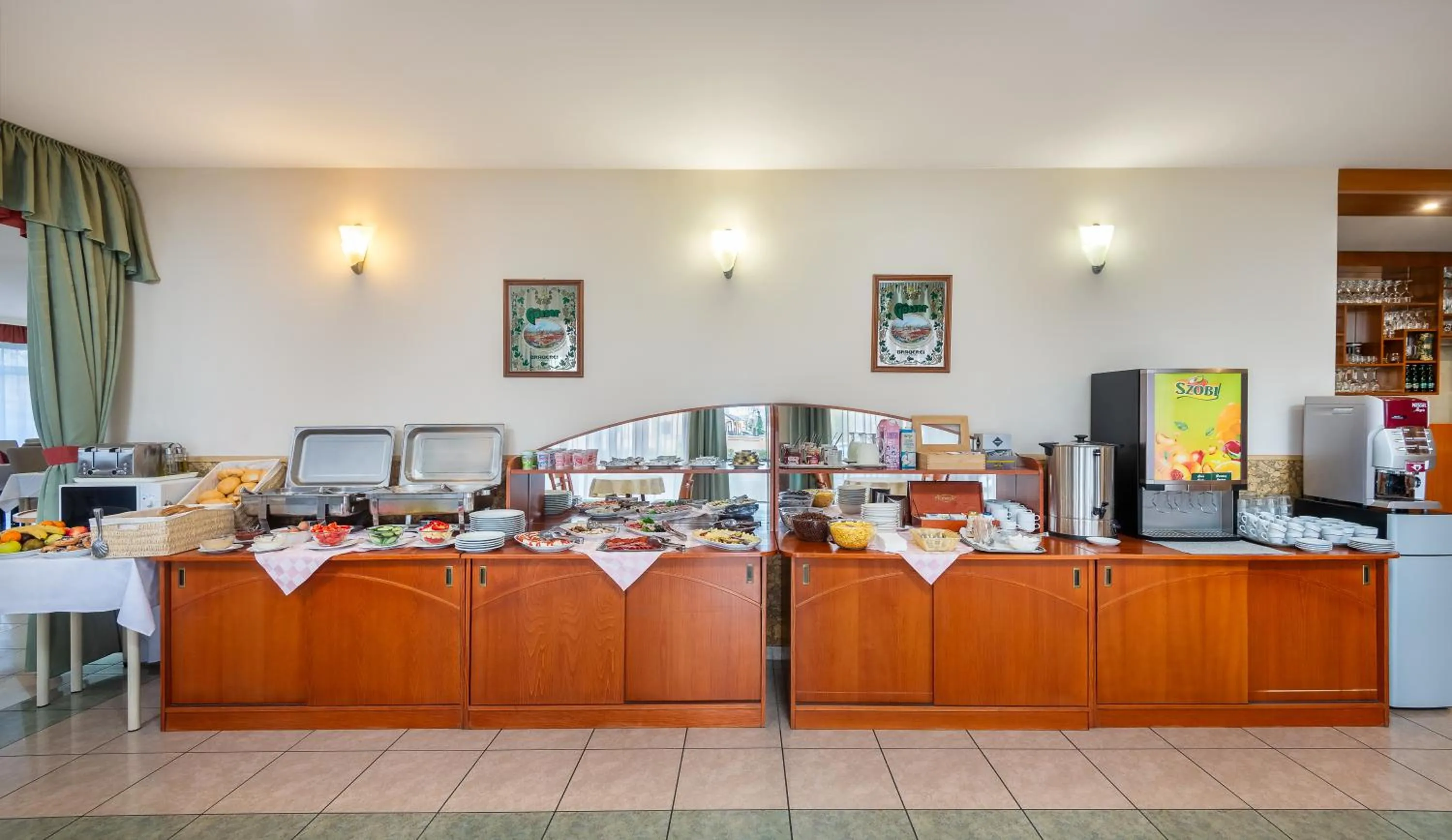 Buffet breakfast in Platan Hotel