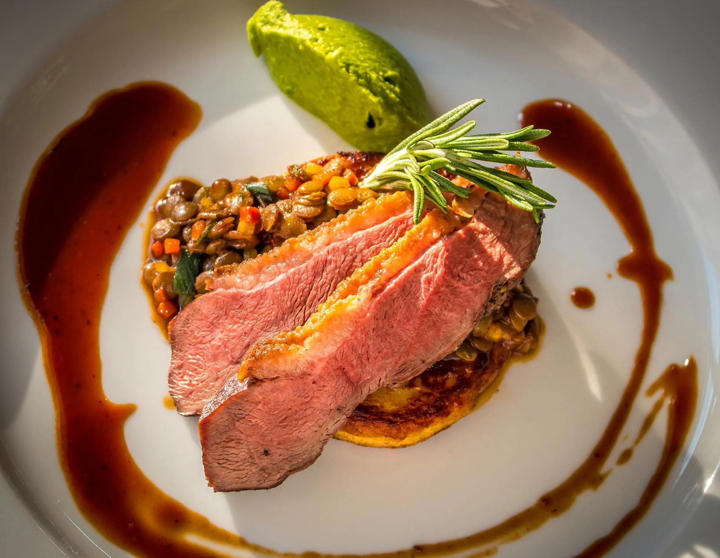 Restaurant/places to eat in Platan Hotel