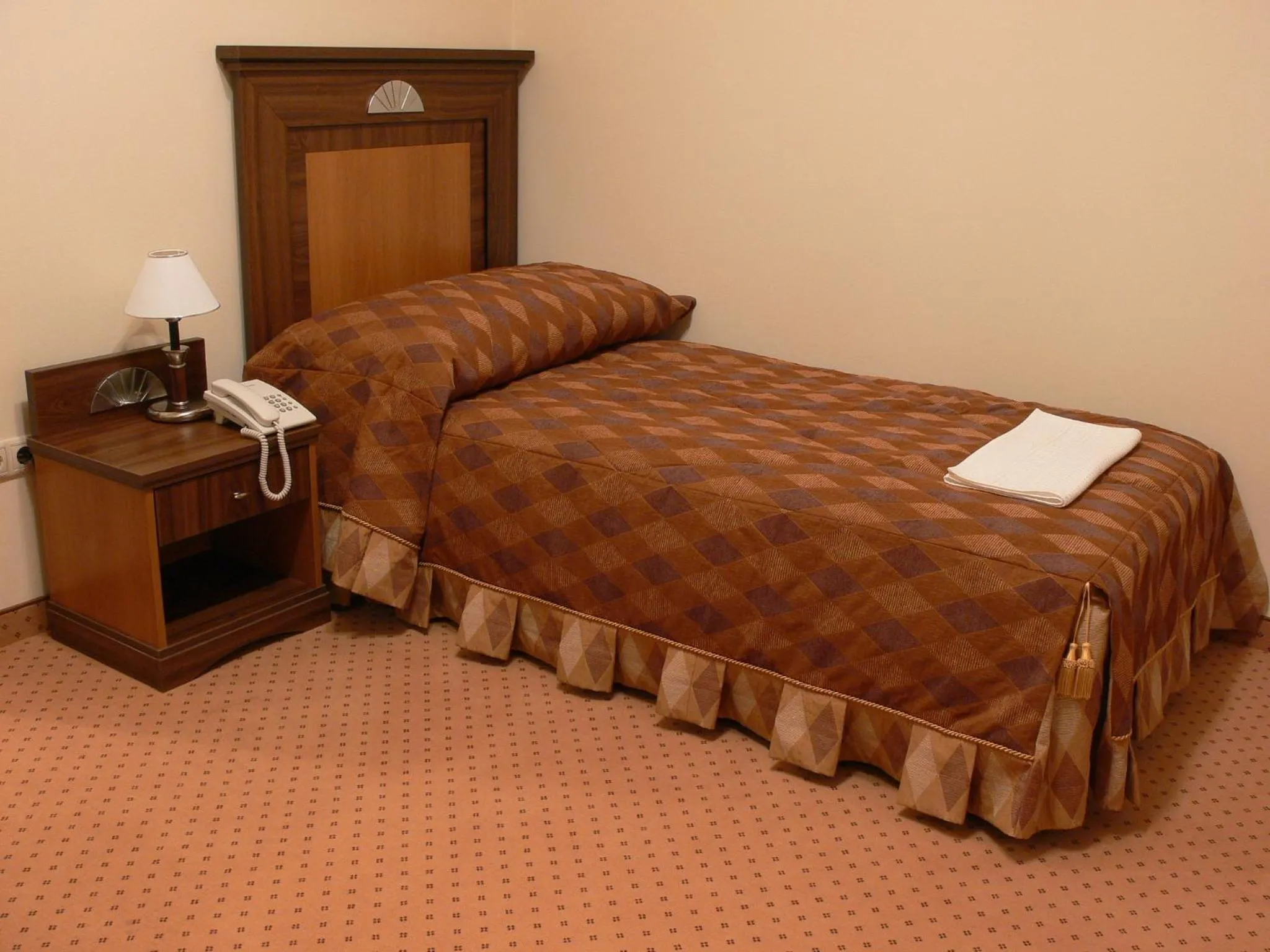Bed in Öreg Miskolcz Hotel