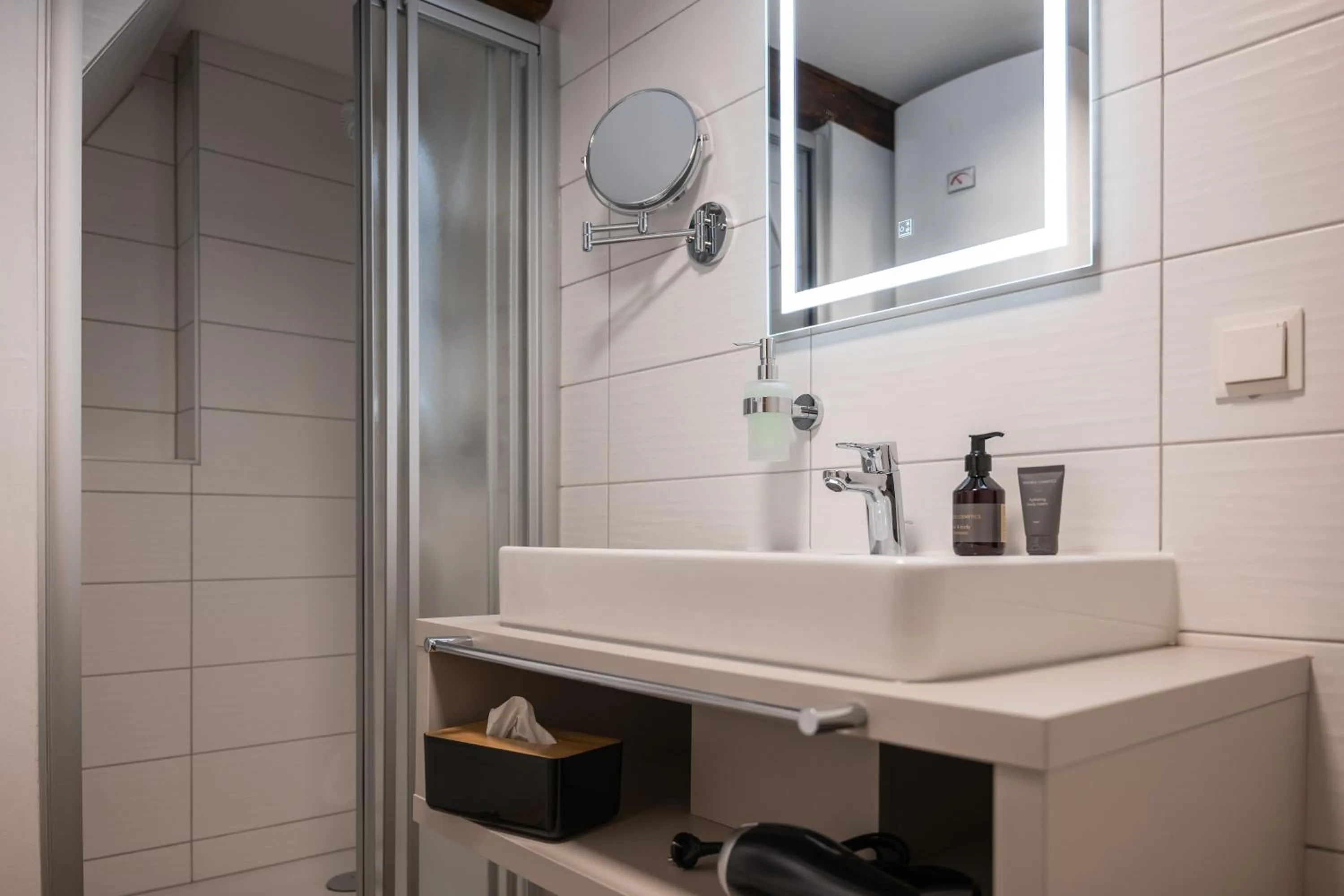 Bathroom in Tschardakenhof Appartements