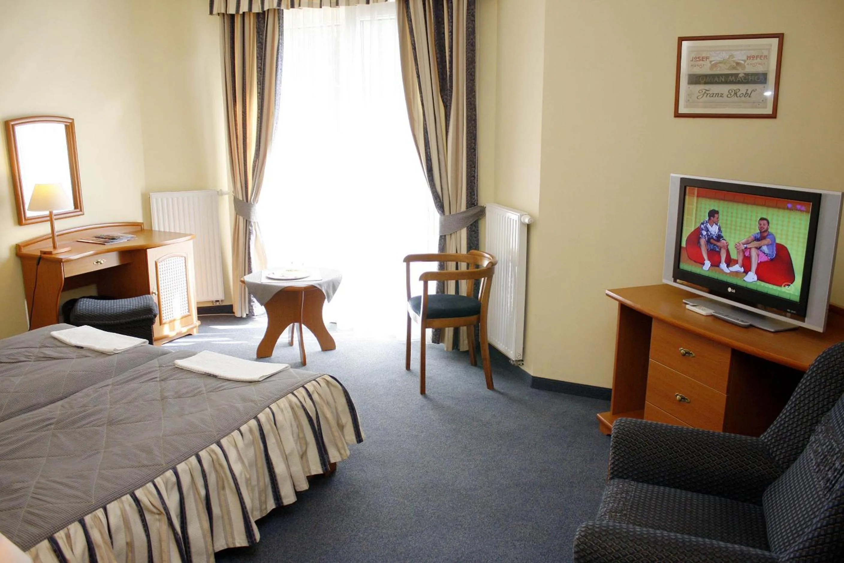 Photo of the whole room, Bed in Lévay Villa Hotel