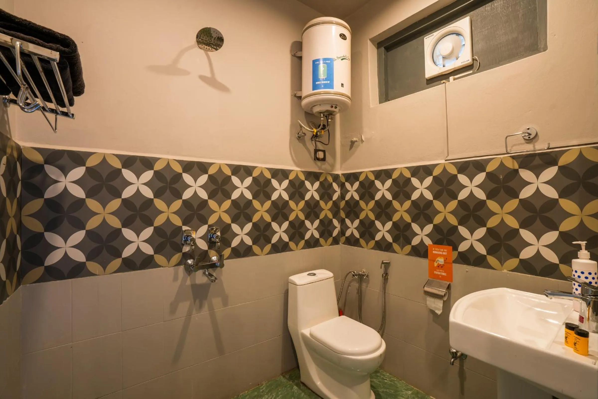 Toilet in Zostel McLeodganj