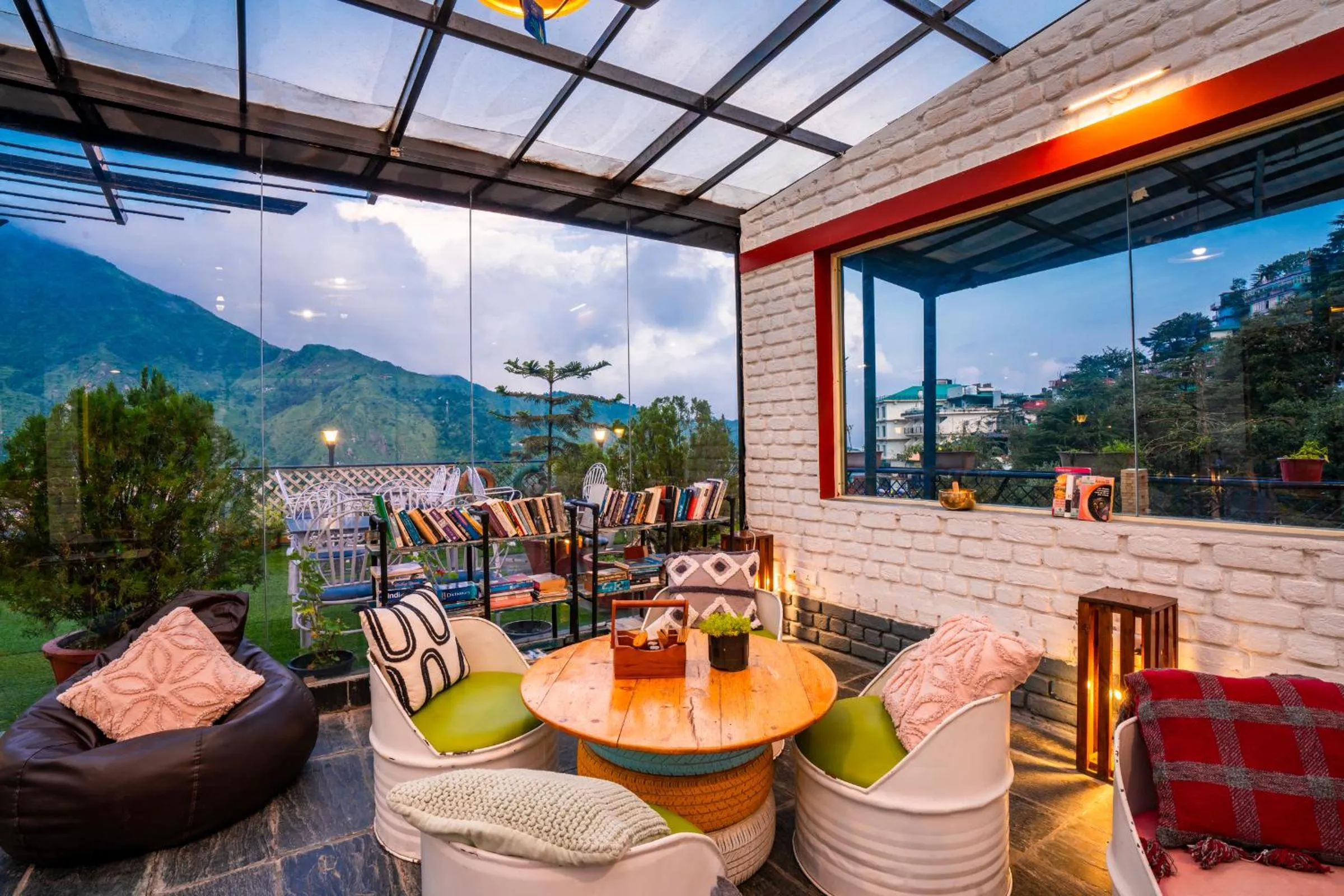 Living room in Zostel McLeodganj