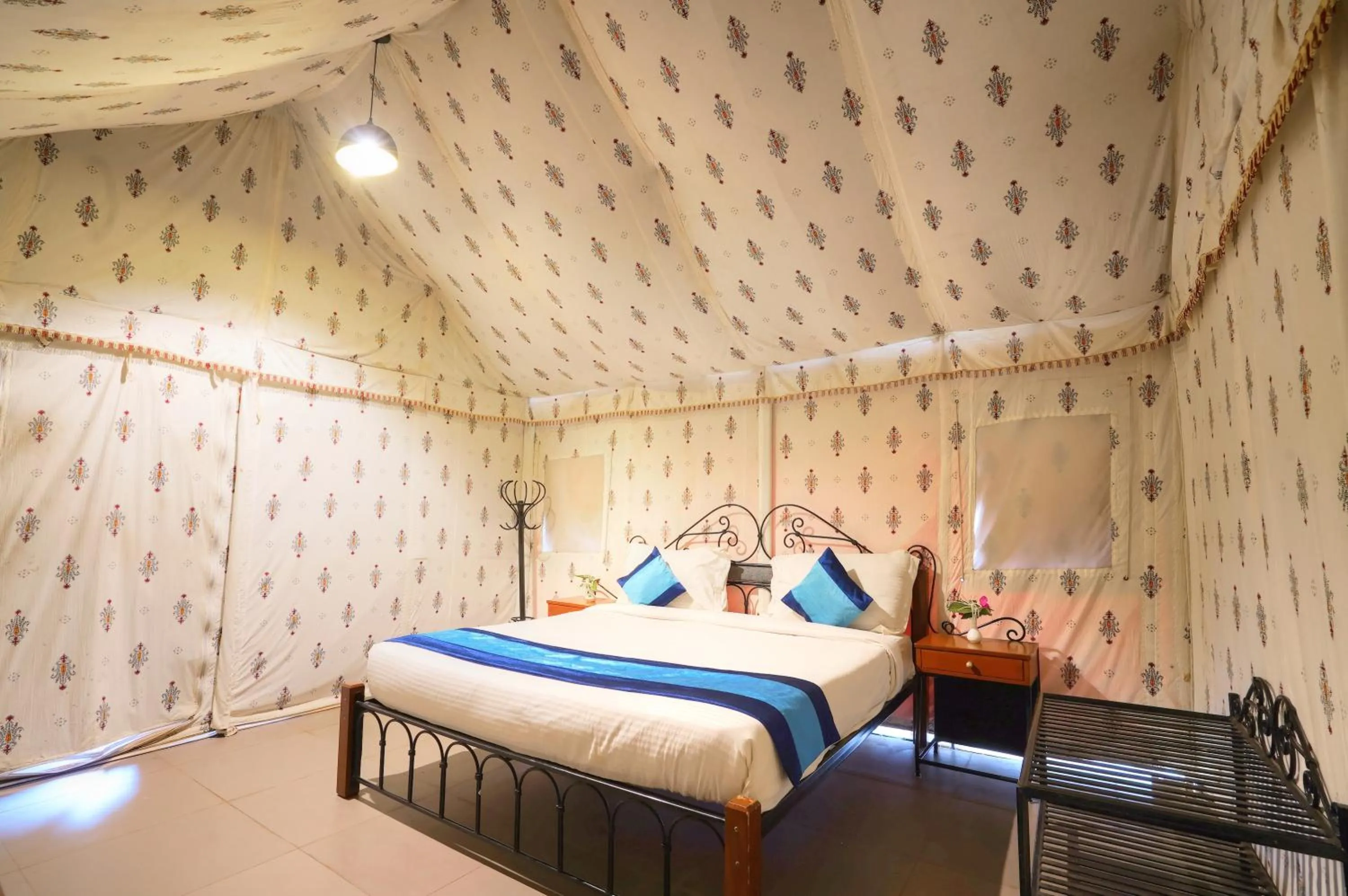 Photo of the whole room in Bundela Bandhavgarh by Octave