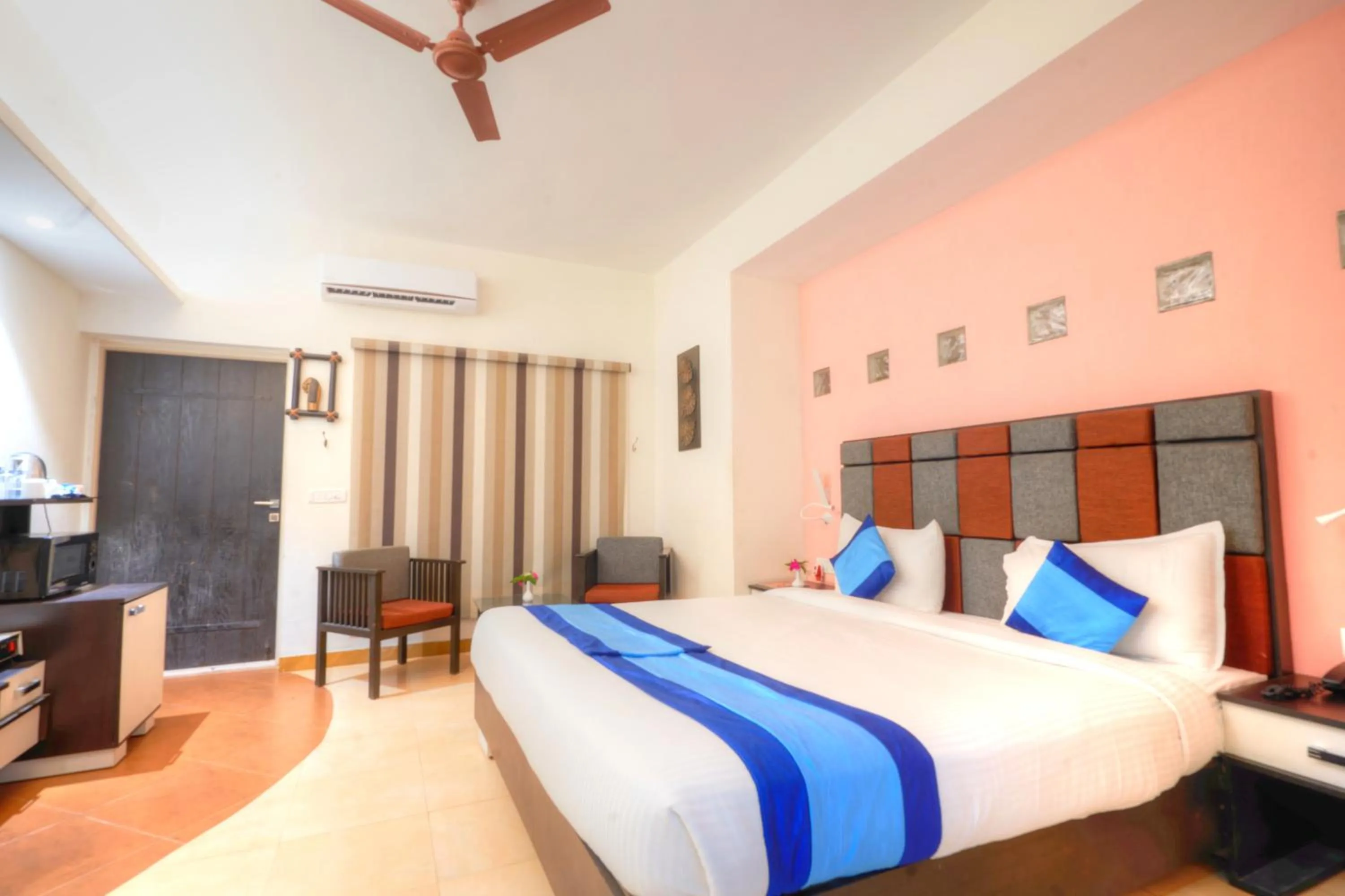 Photo of the whole room in Bundela Bandhavgarh by Octave