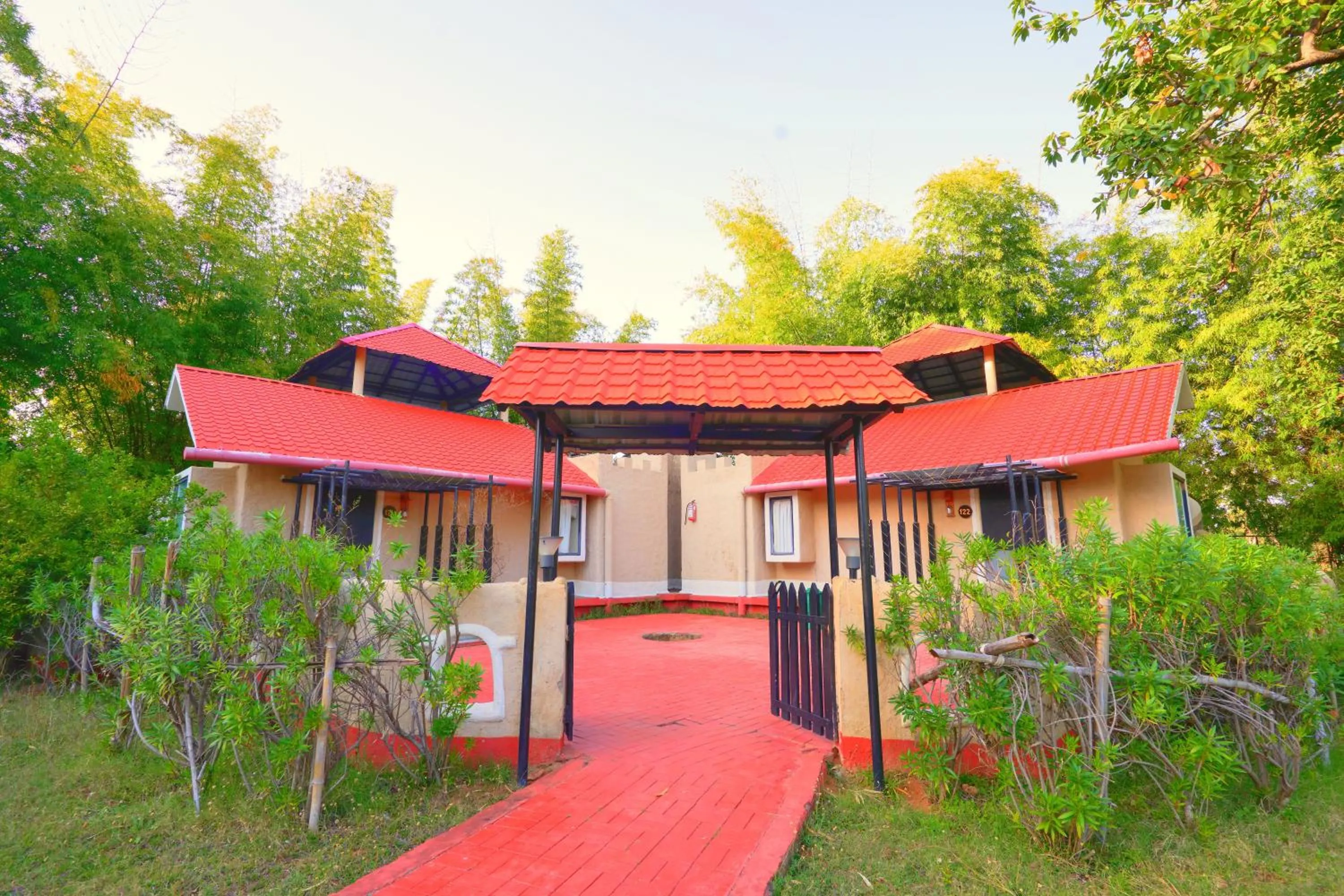 Garden in Bundela Bandhavgarh by Octave