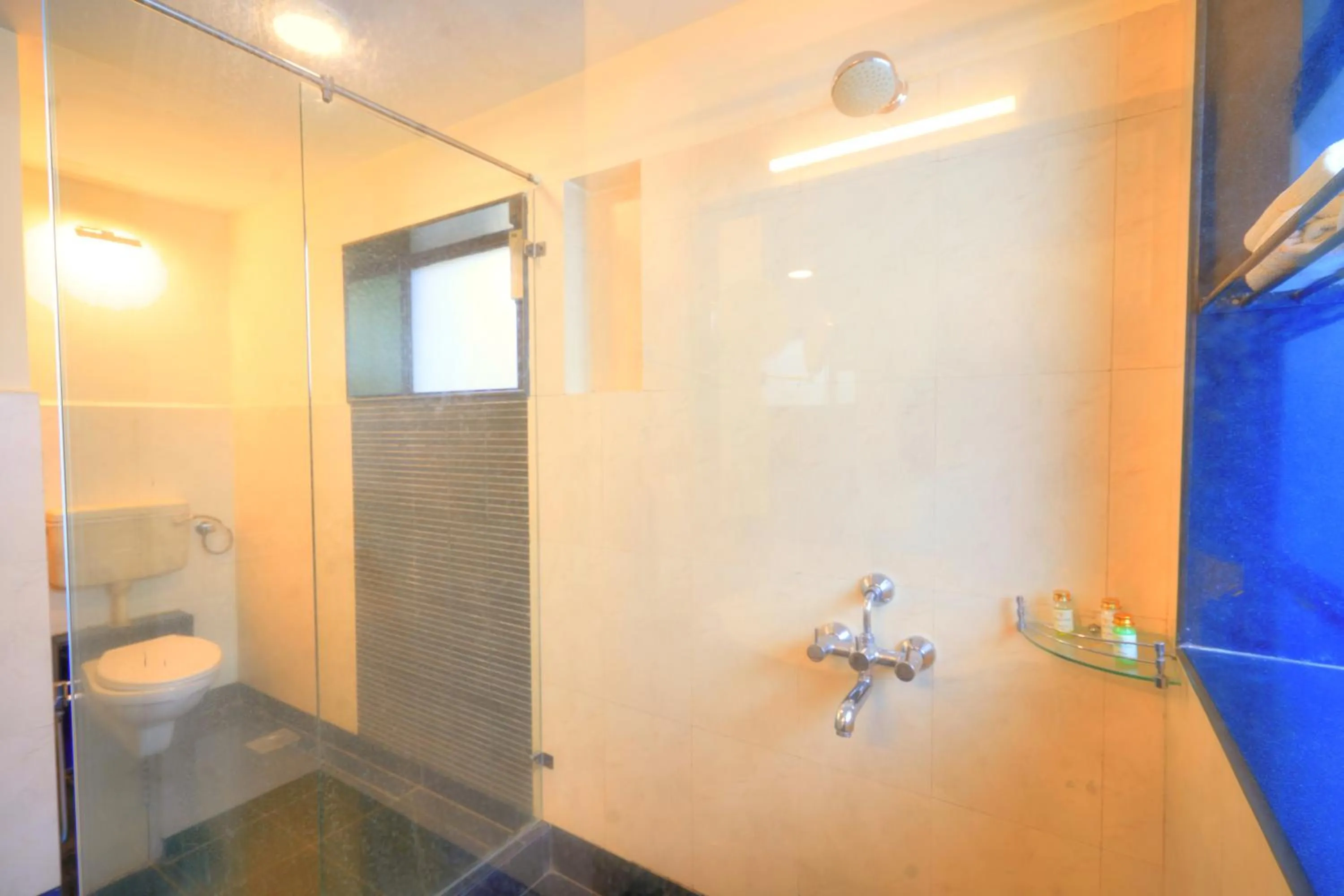 Bathroom in Bundela Bandhavgarh by Octave