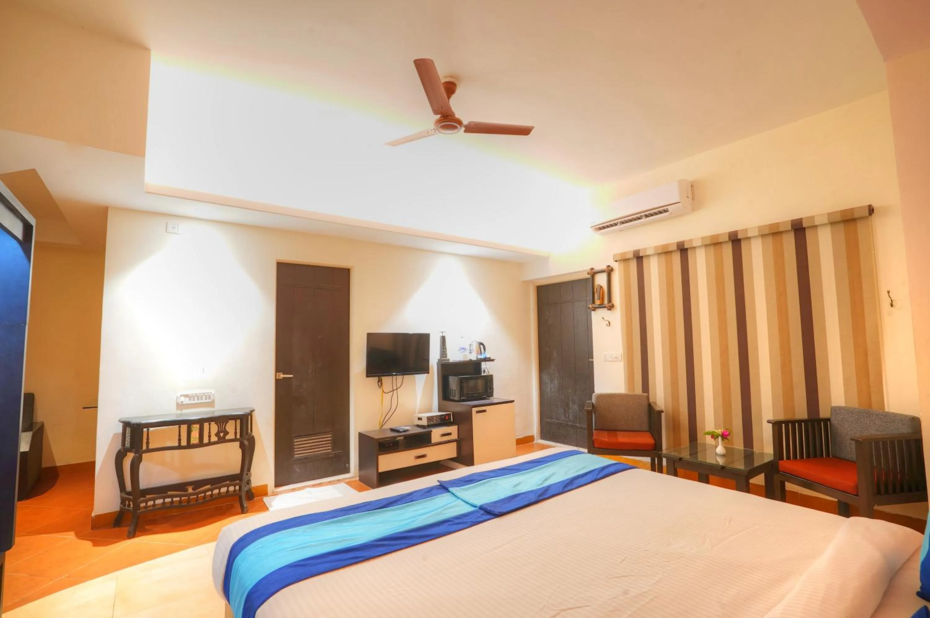 Photo of the whole room in Bundela Bandhavgarh by Octave