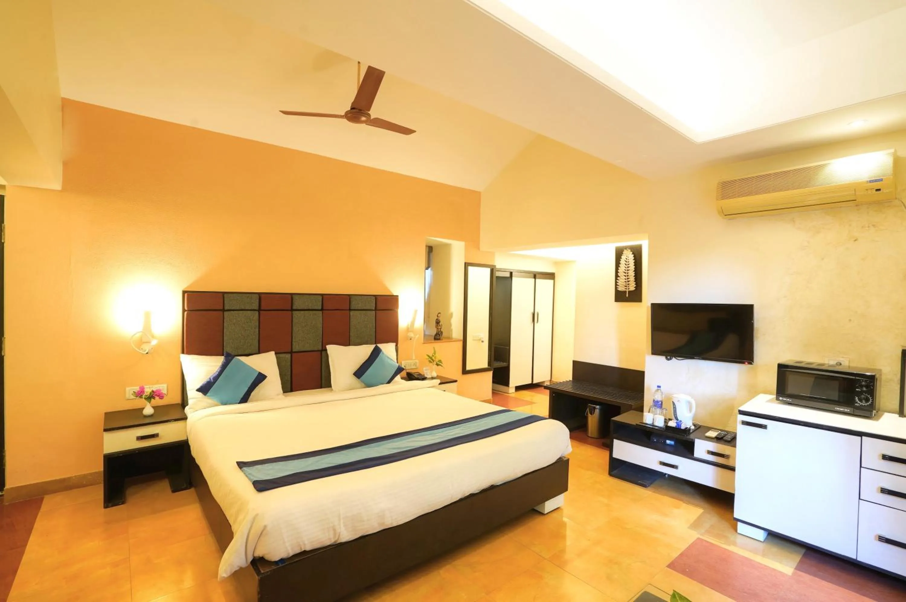 Photo of the whole room in Bundela Bandhavgarh by Octave