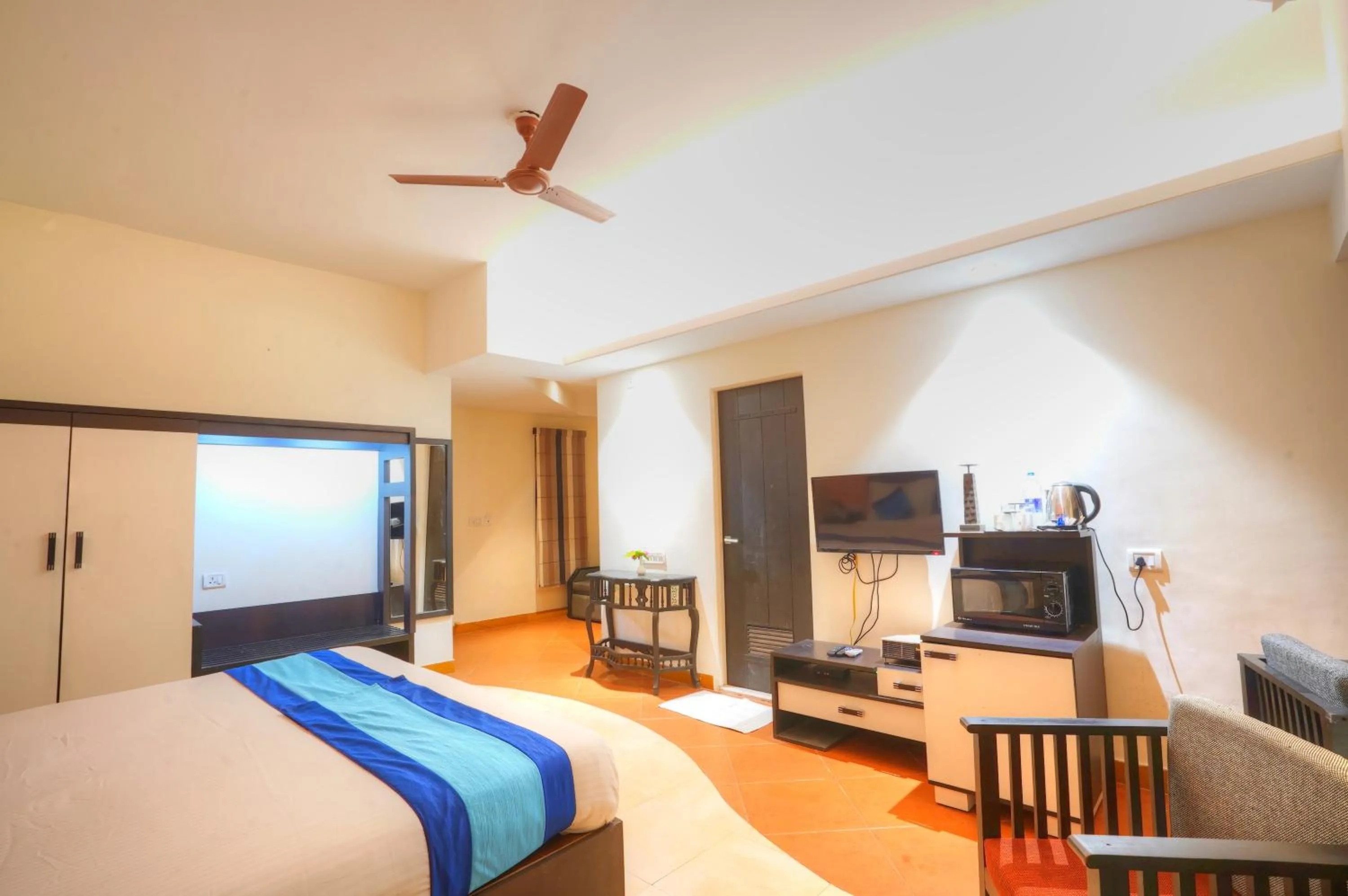 Photo of the whole room in Bundela Bandhavgarh by Octave