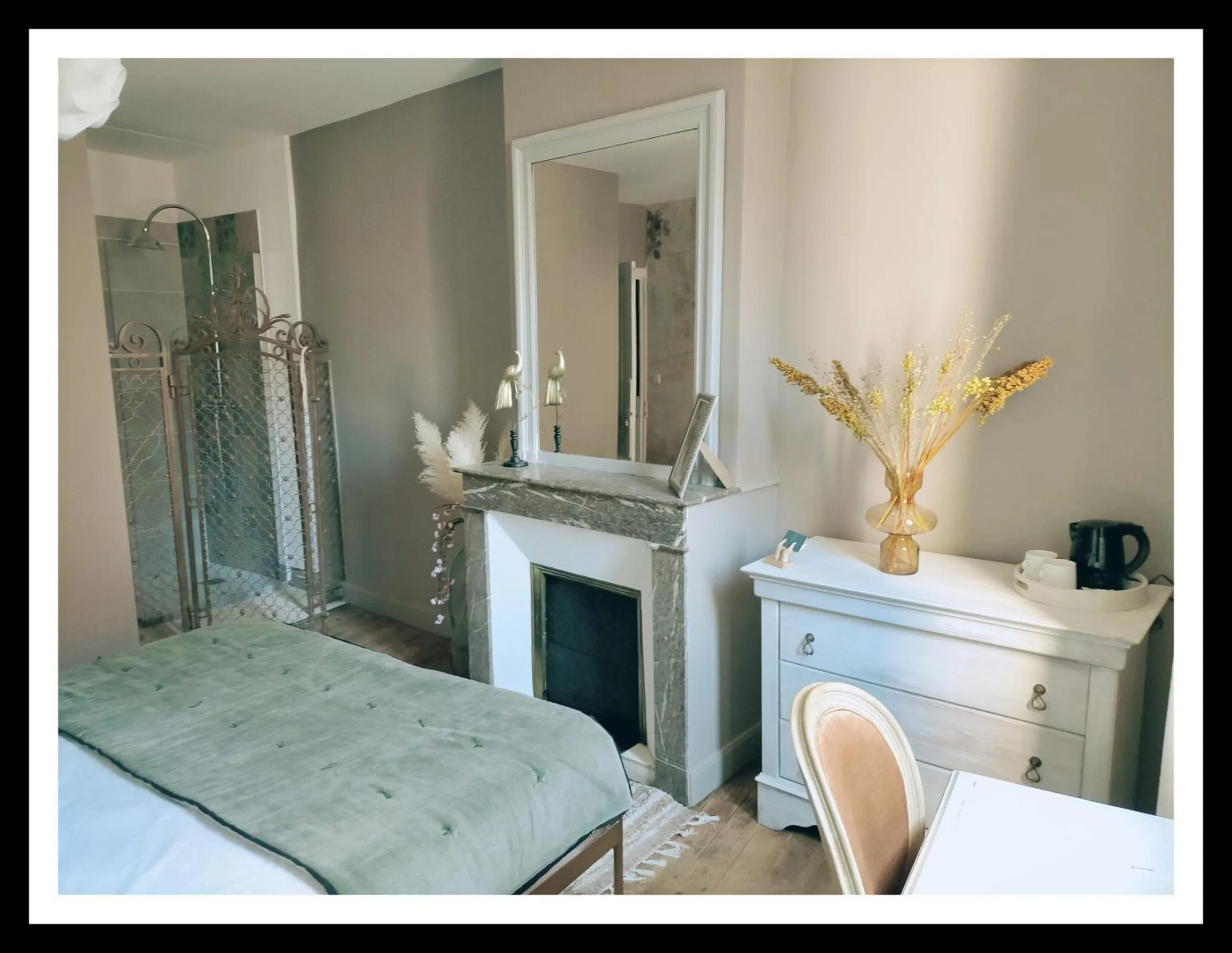 Bedroom, Bed in La Belle D'Âme - Guest House