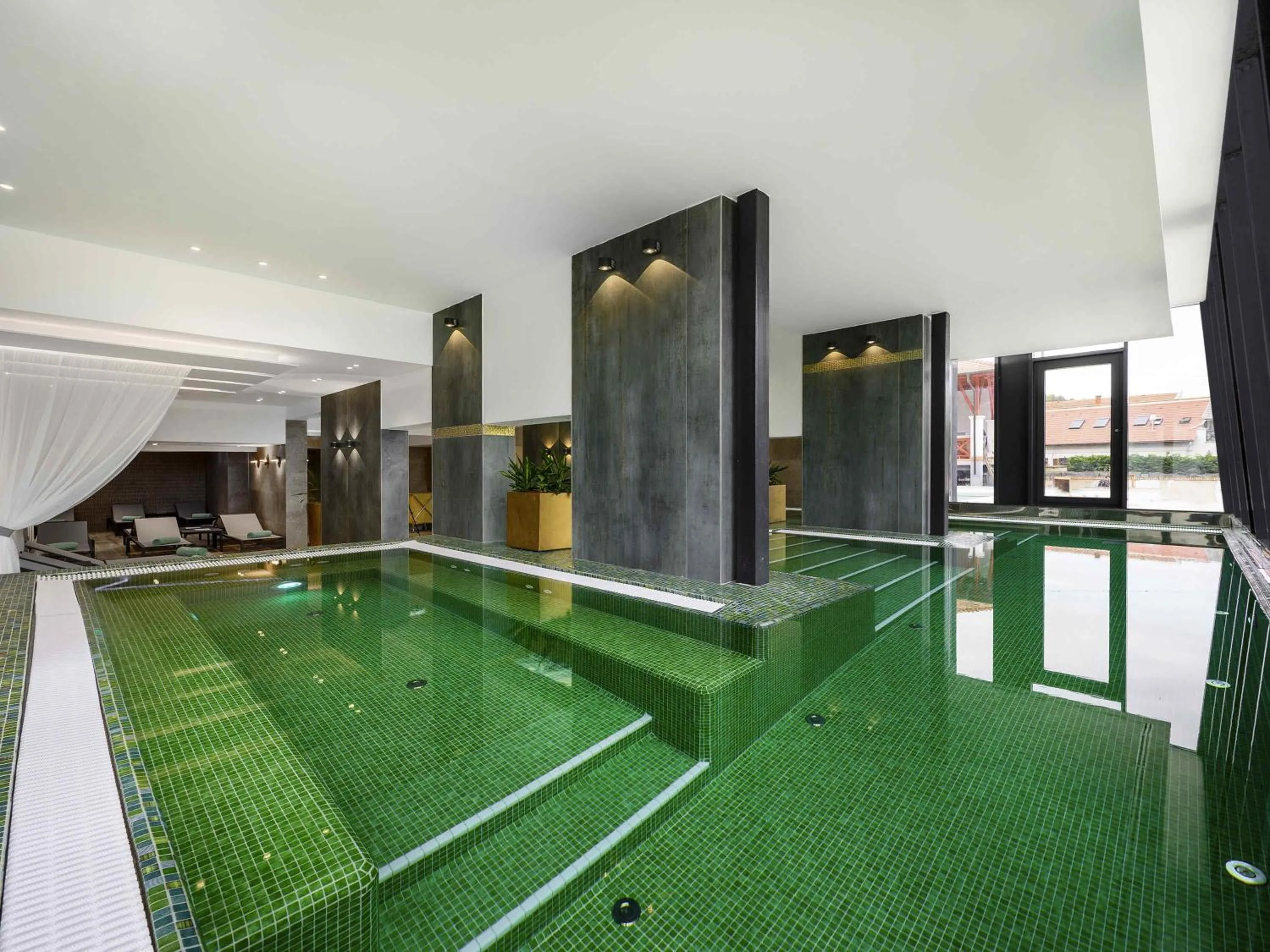 Pool view in Mercure Tokaj Center