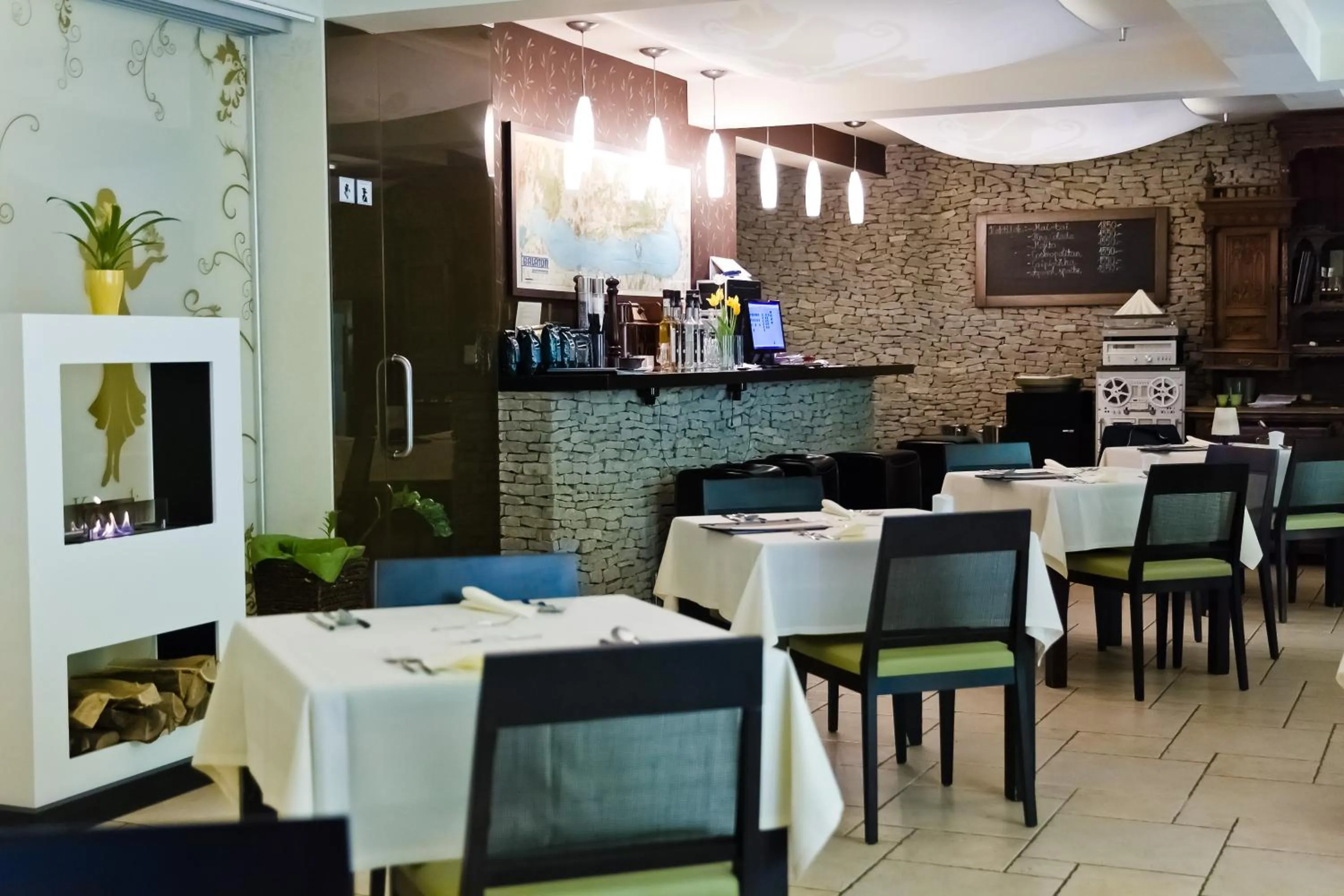 Restaurant/places to eat in Echo Residence All Suite Hotel