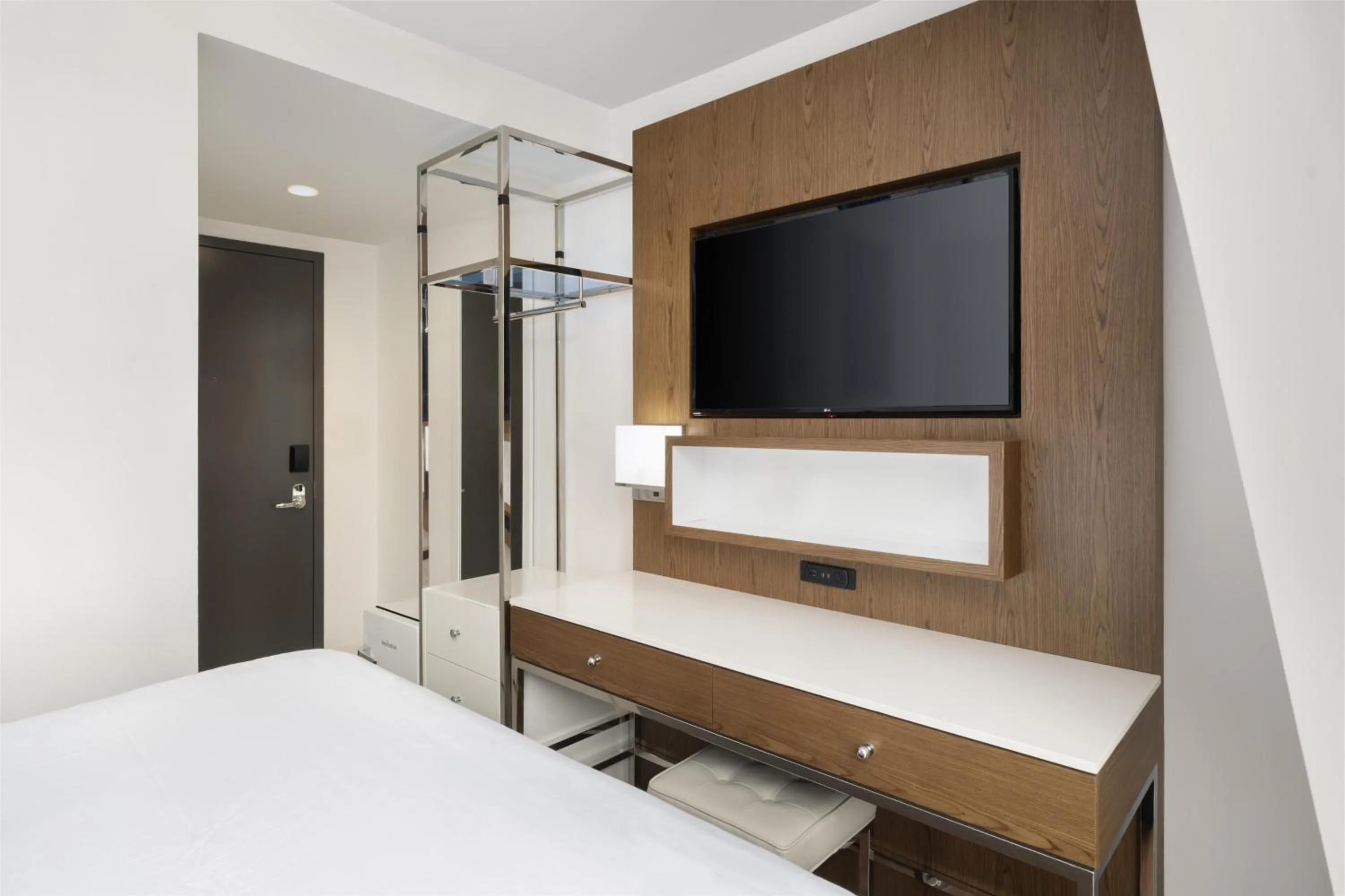 Bedroom, Bed in Best Western Premier Empire State Hotel