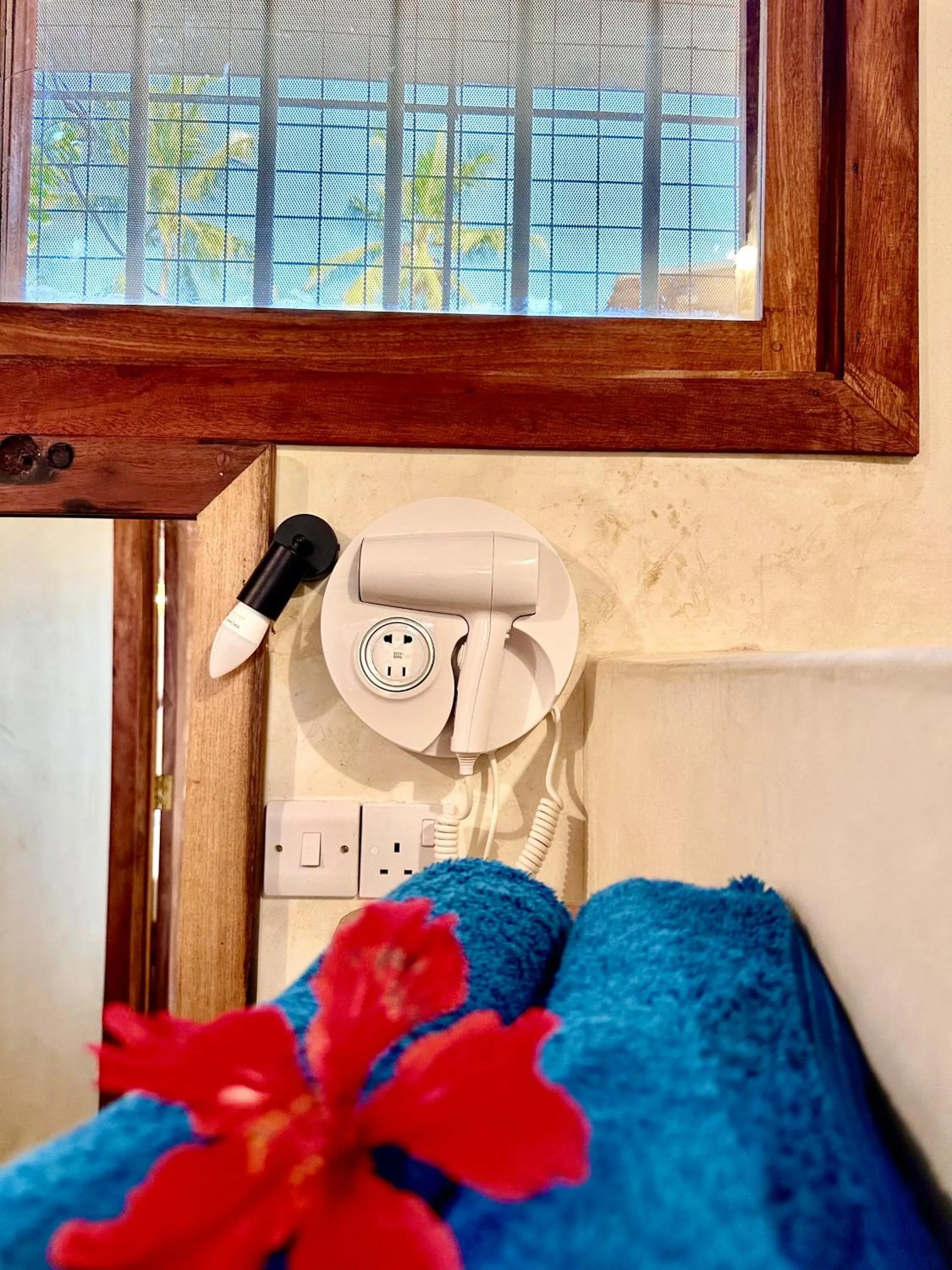 hair dryier, Bed in Chikachika Beach B&B