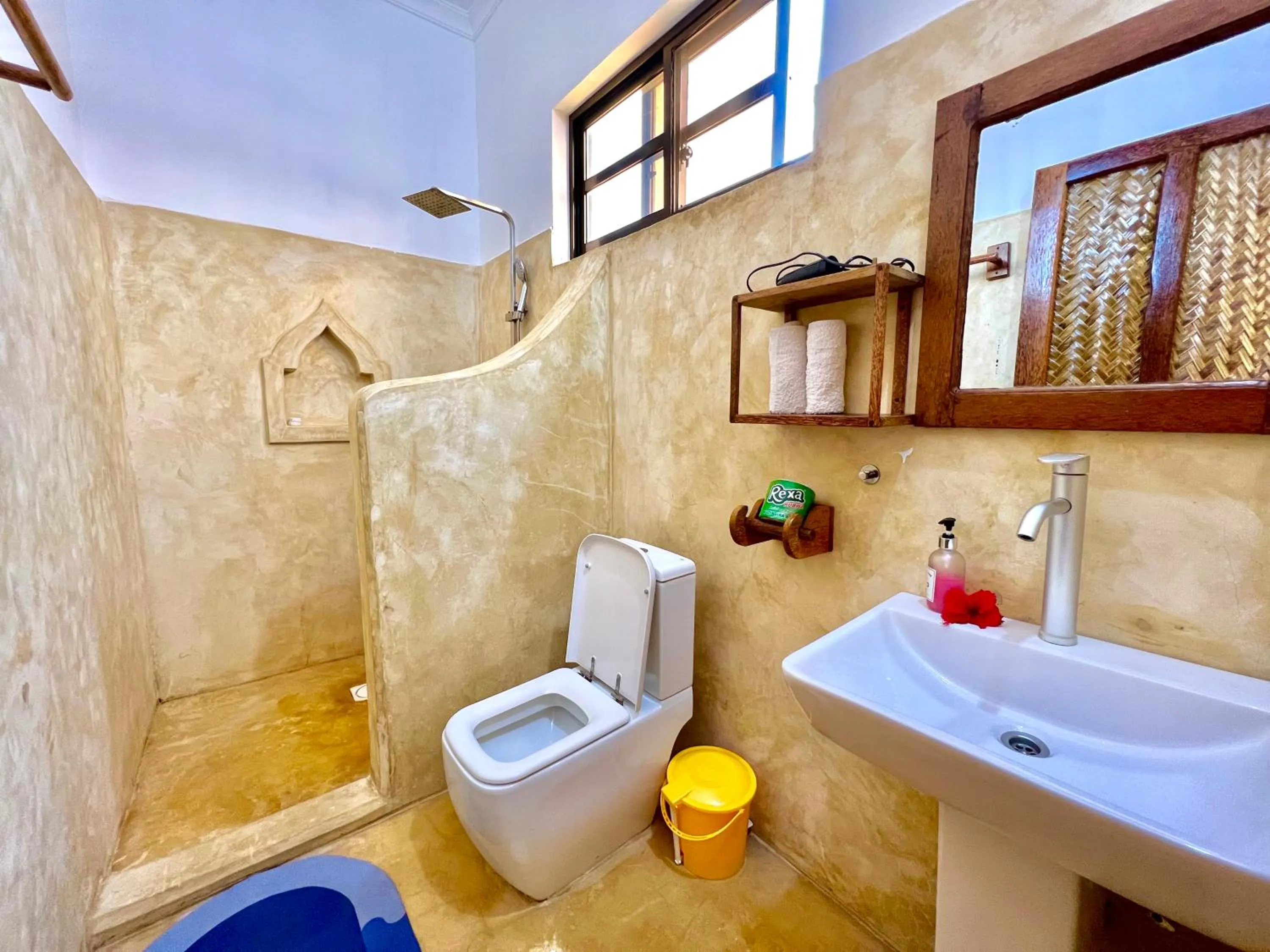 Chikachika Beach B&B