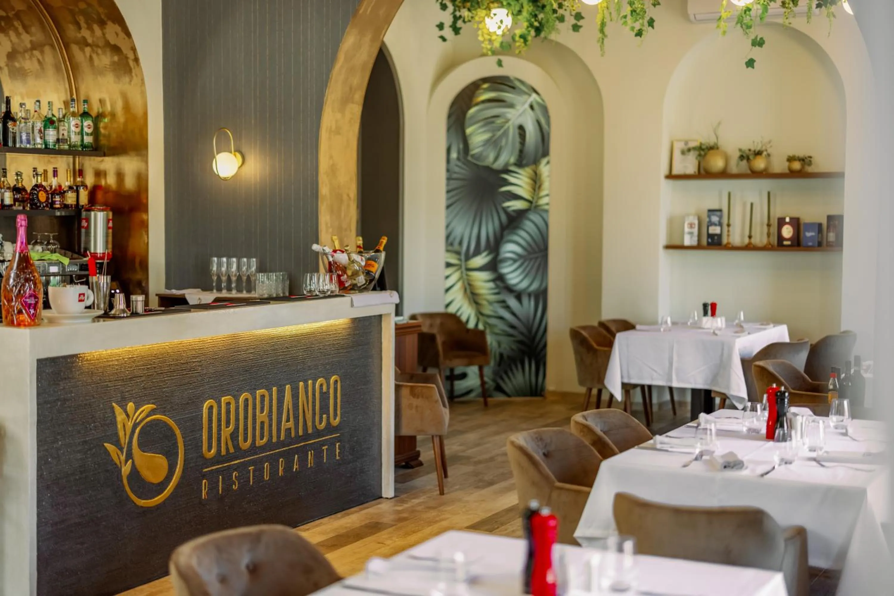 Restaurant/places to eat in Haller Boutique