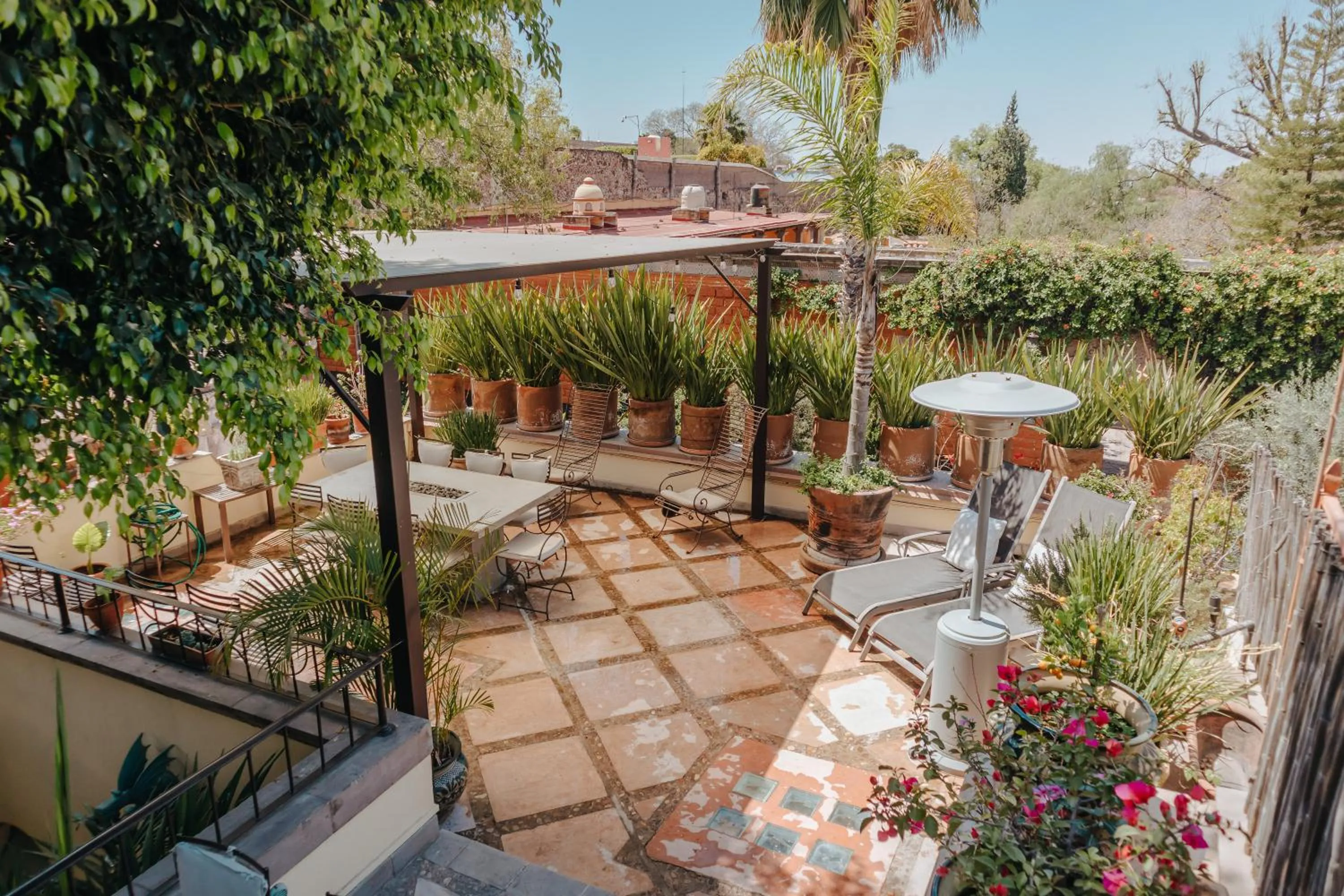 Property building in Casa Florida