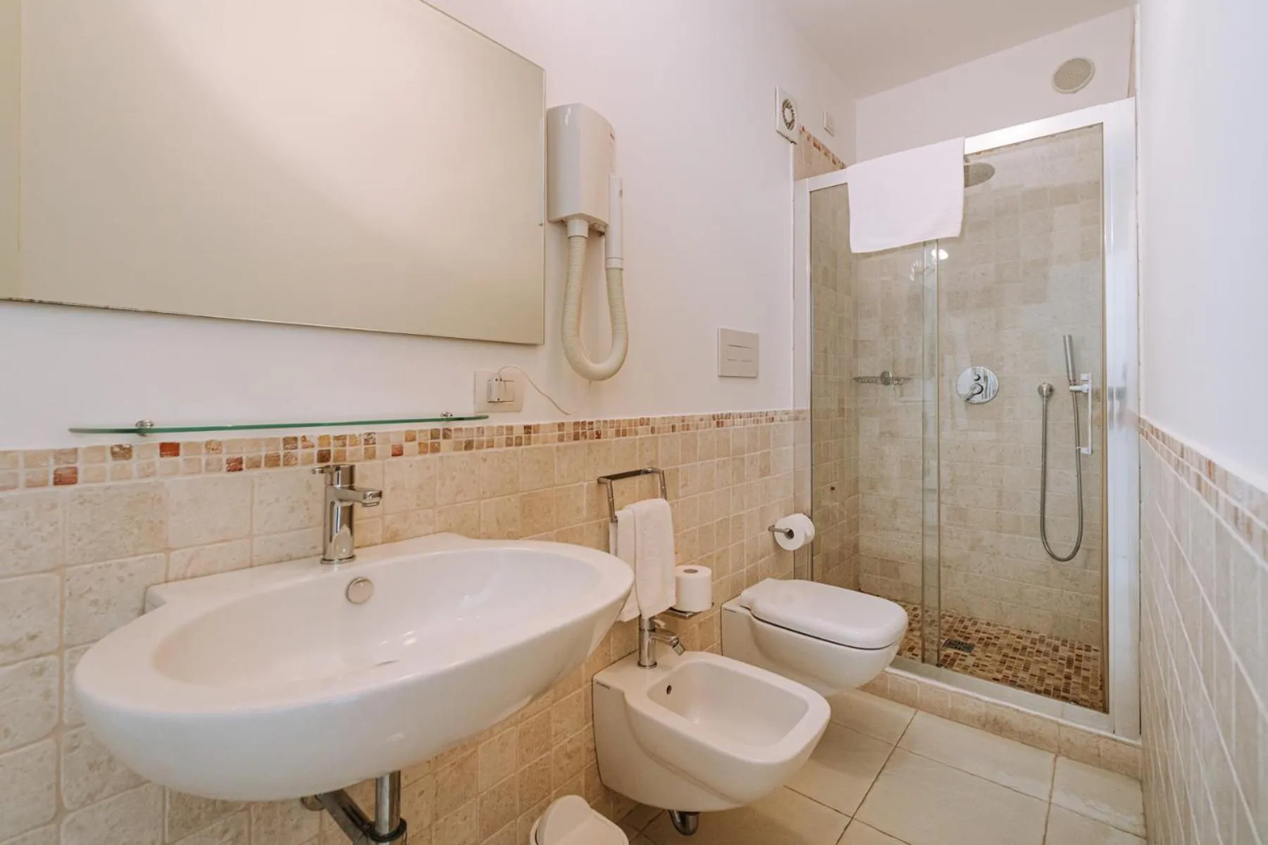 Bathroom in Lamare cucina e dimore