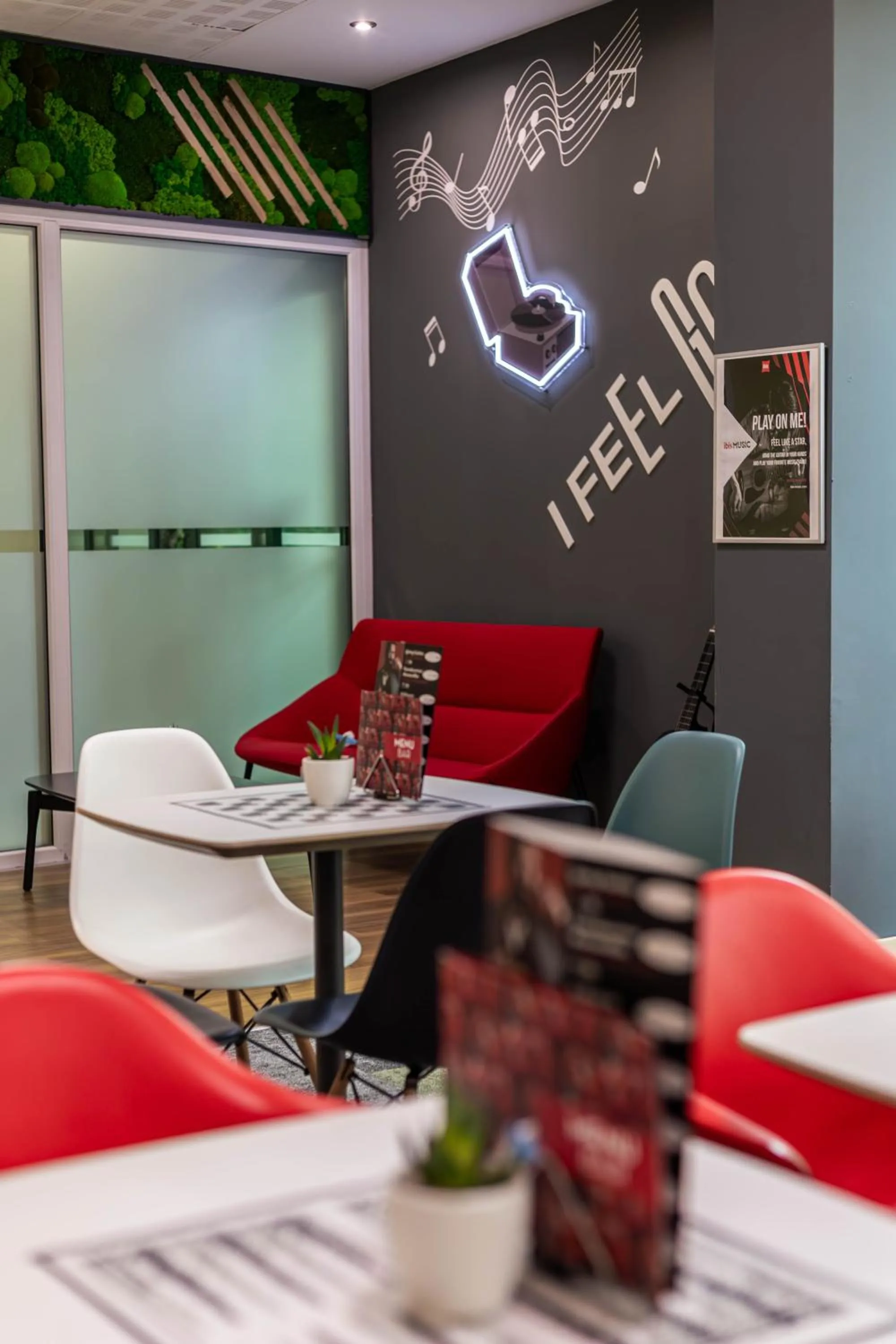 Lounge or bar in Ibis Győr