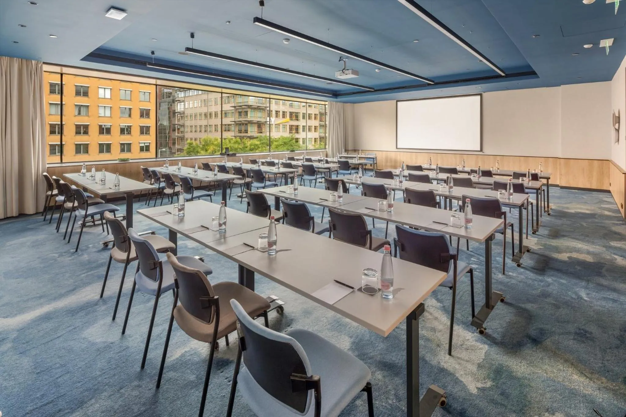Meeting/conference room in Crowne Plaza Budapest by IHG