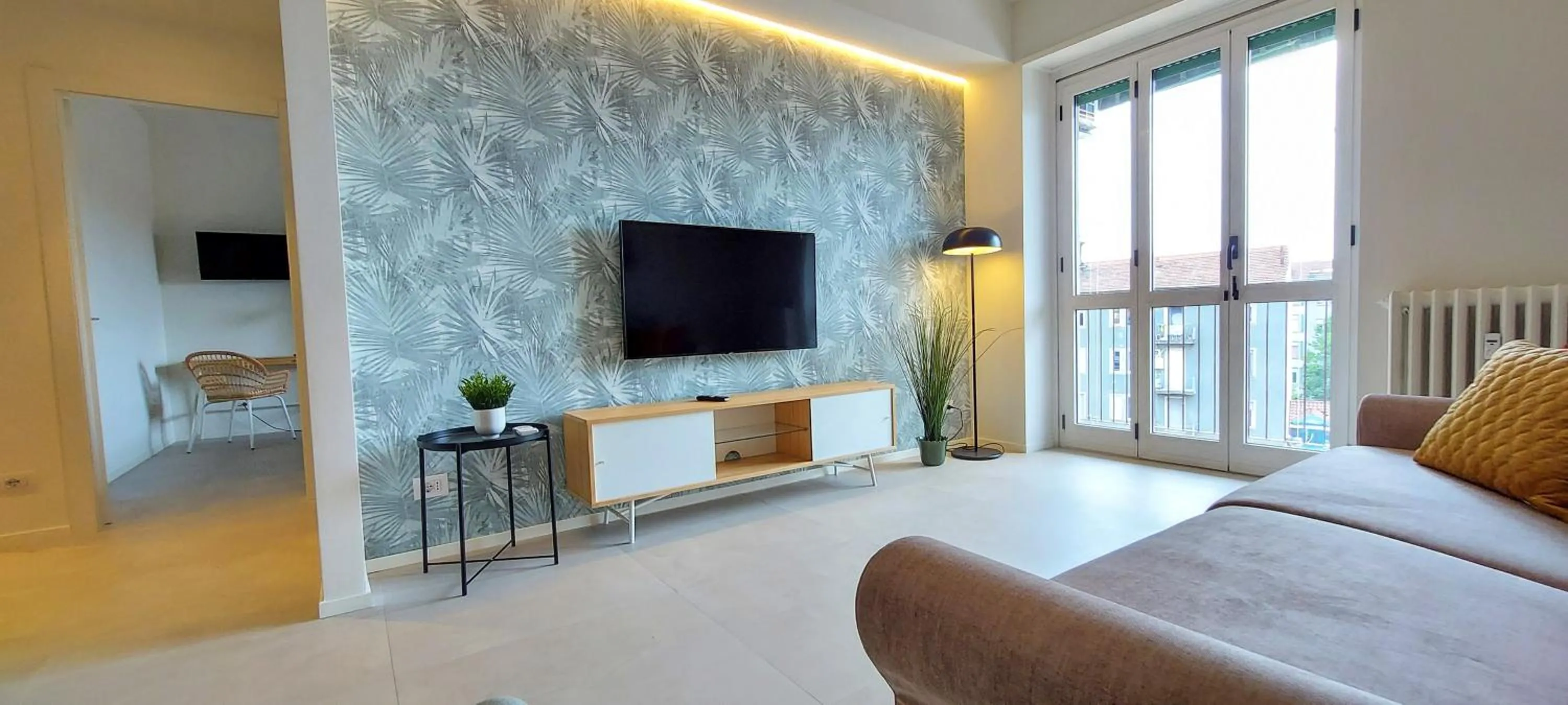 TV and multimedia, Bed in Suite Rent Milan 3