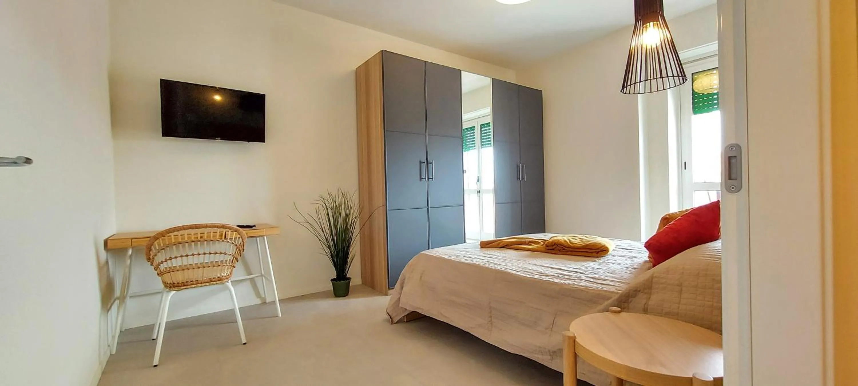 TV and multimedia, Bed in Suite Rent Milan 3