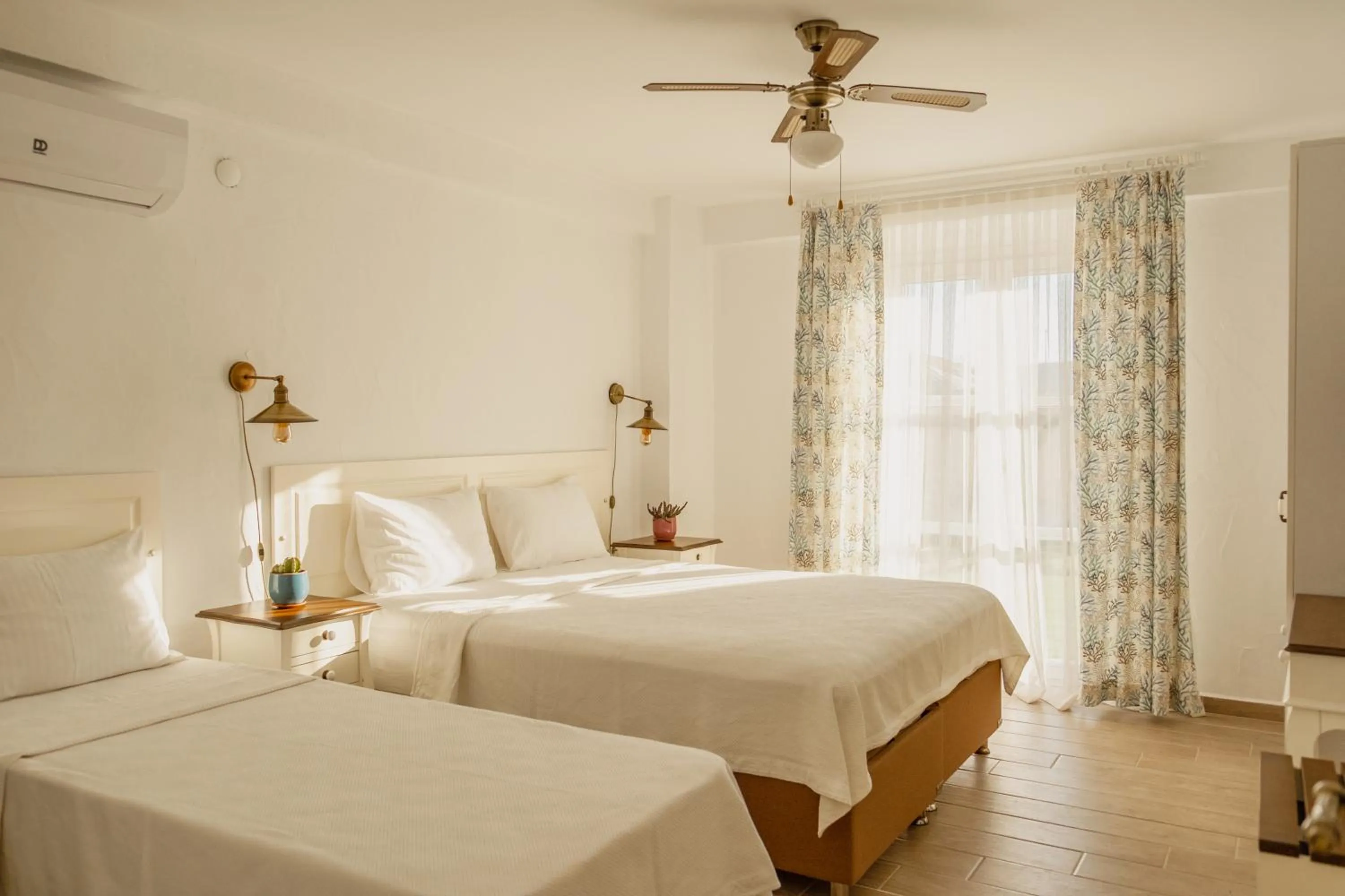 Photo of the whole room, Bed in Alacati Fora Bella