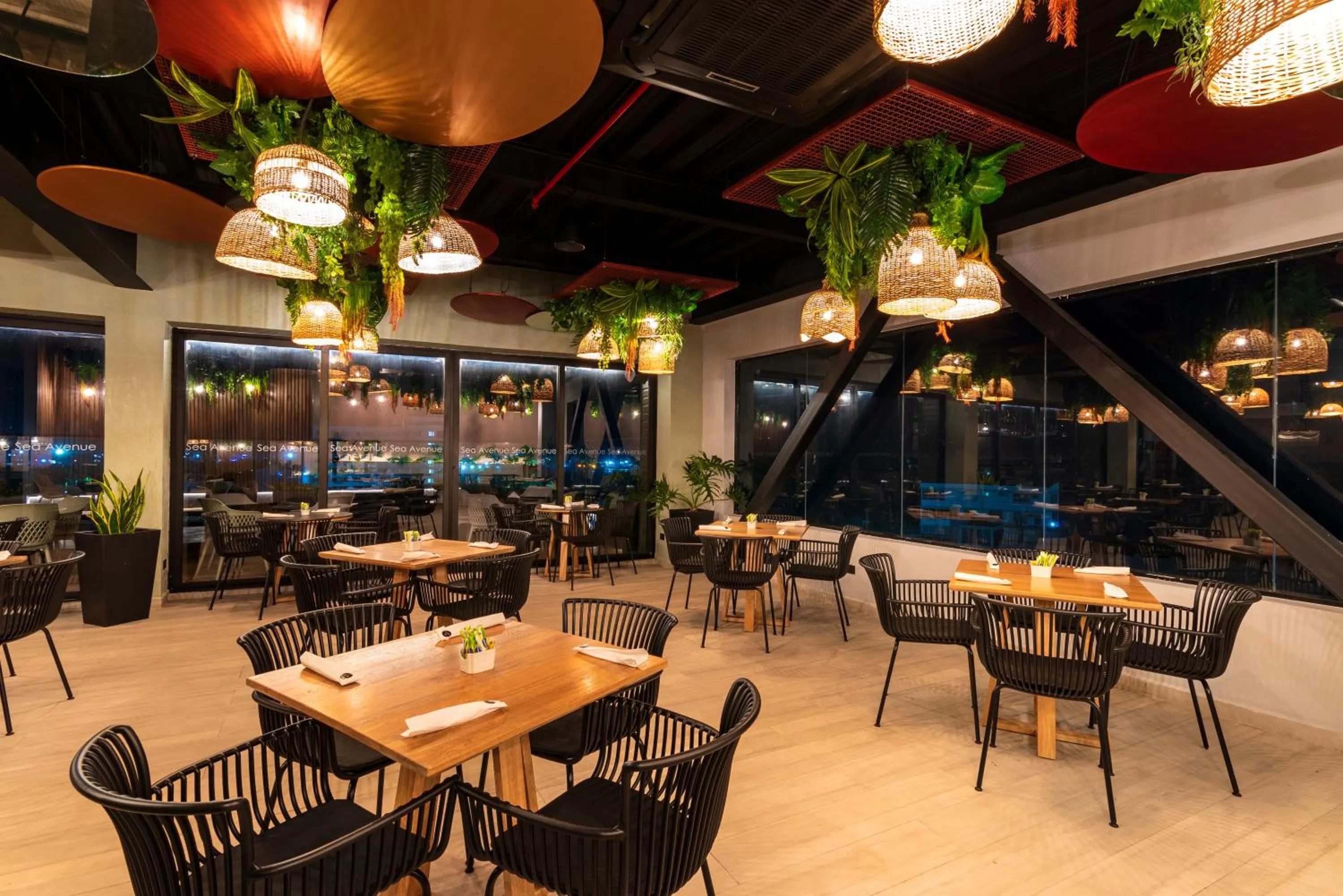 Restaurant/places to eat in Sea Avenue Hotel