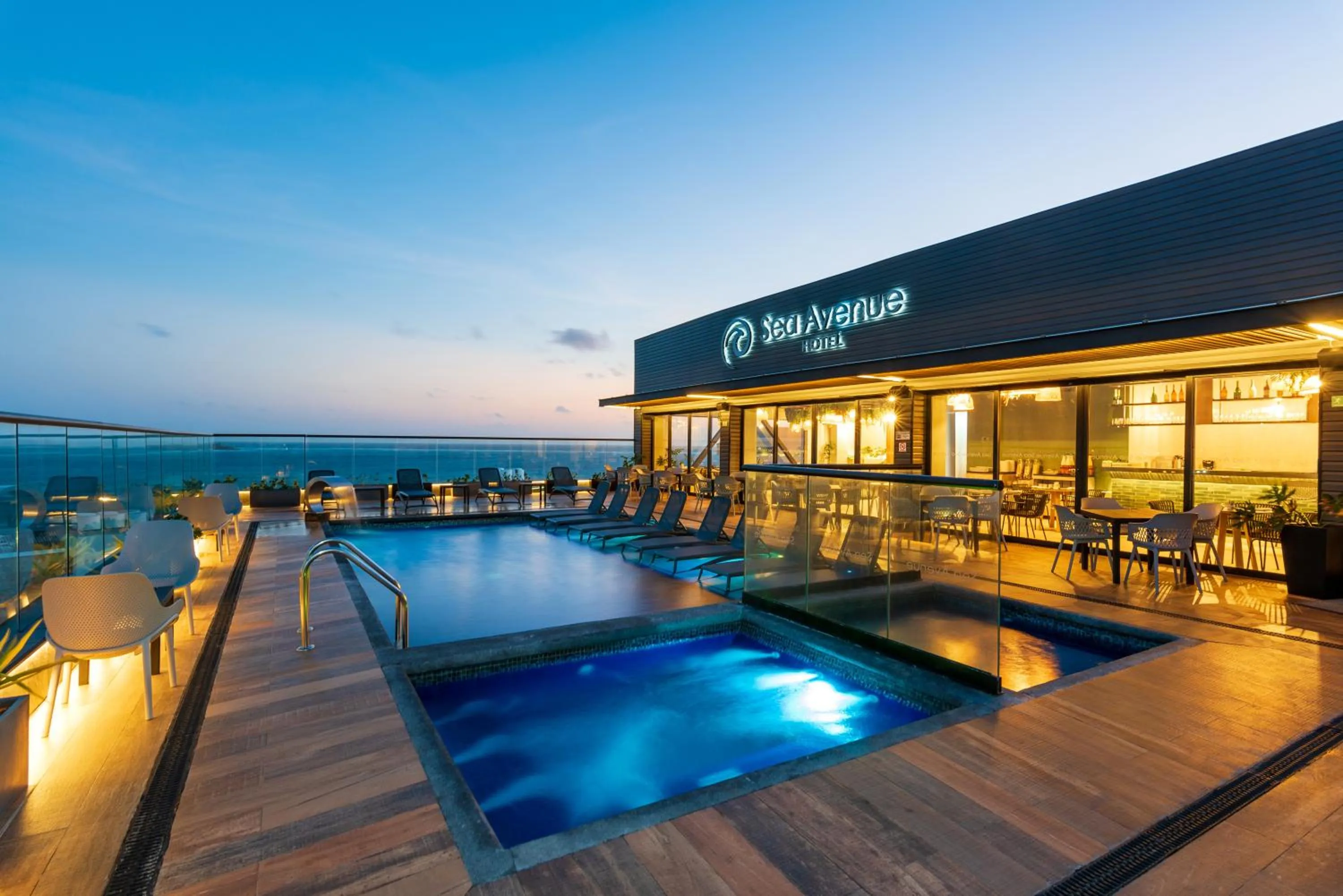 Swimming pool in Sea Avenue Hotel