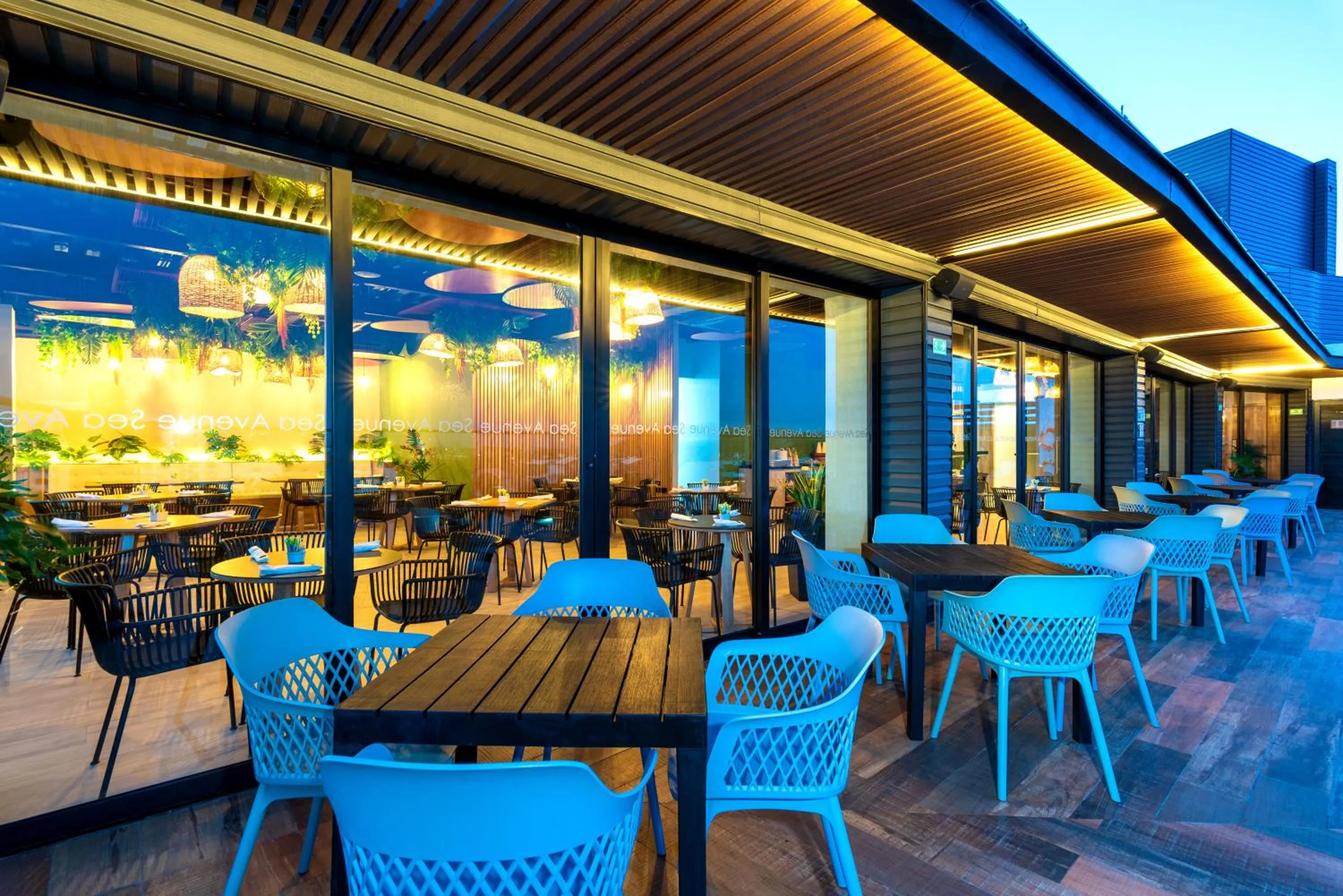 Restaurant/places to eat in Sea Avenue Hotel