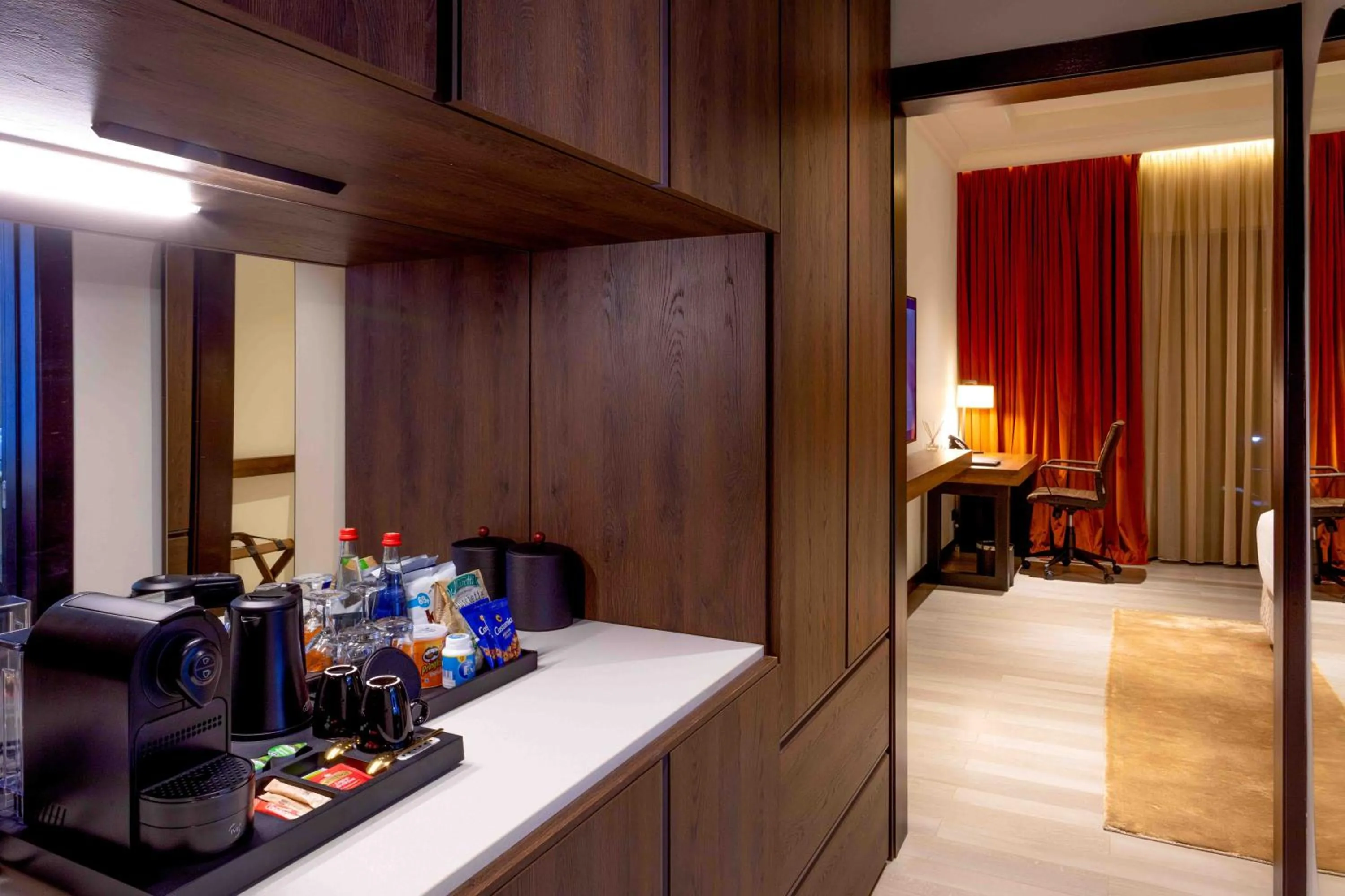 Coffee/tea facilities in D'avenue Boutique Hotel Accra