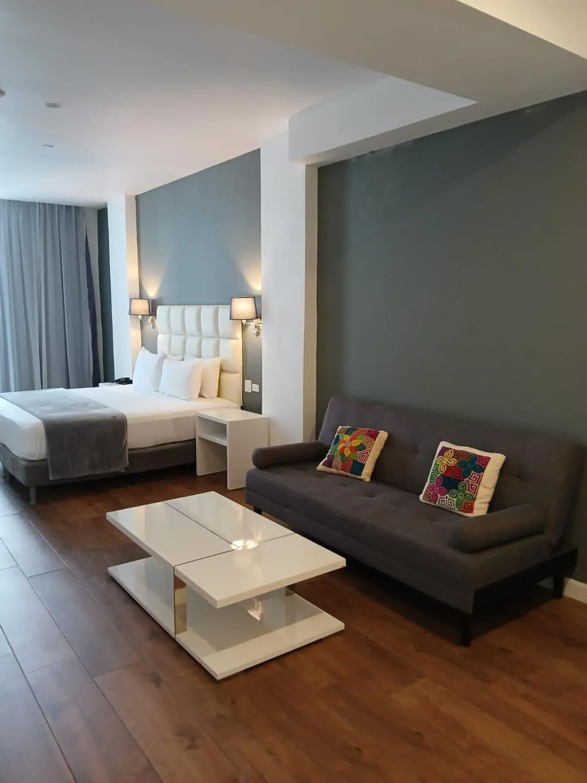 Living room, Bed in Hotel Mio Panamá