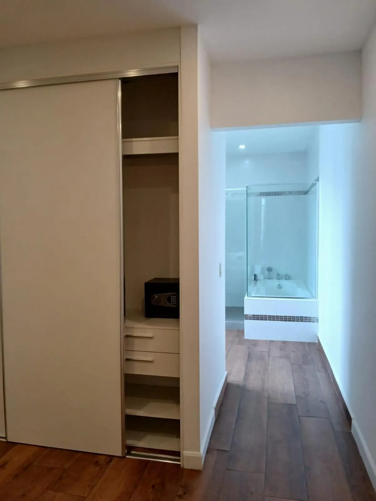 wardrobe in Hotel Mio Panamá