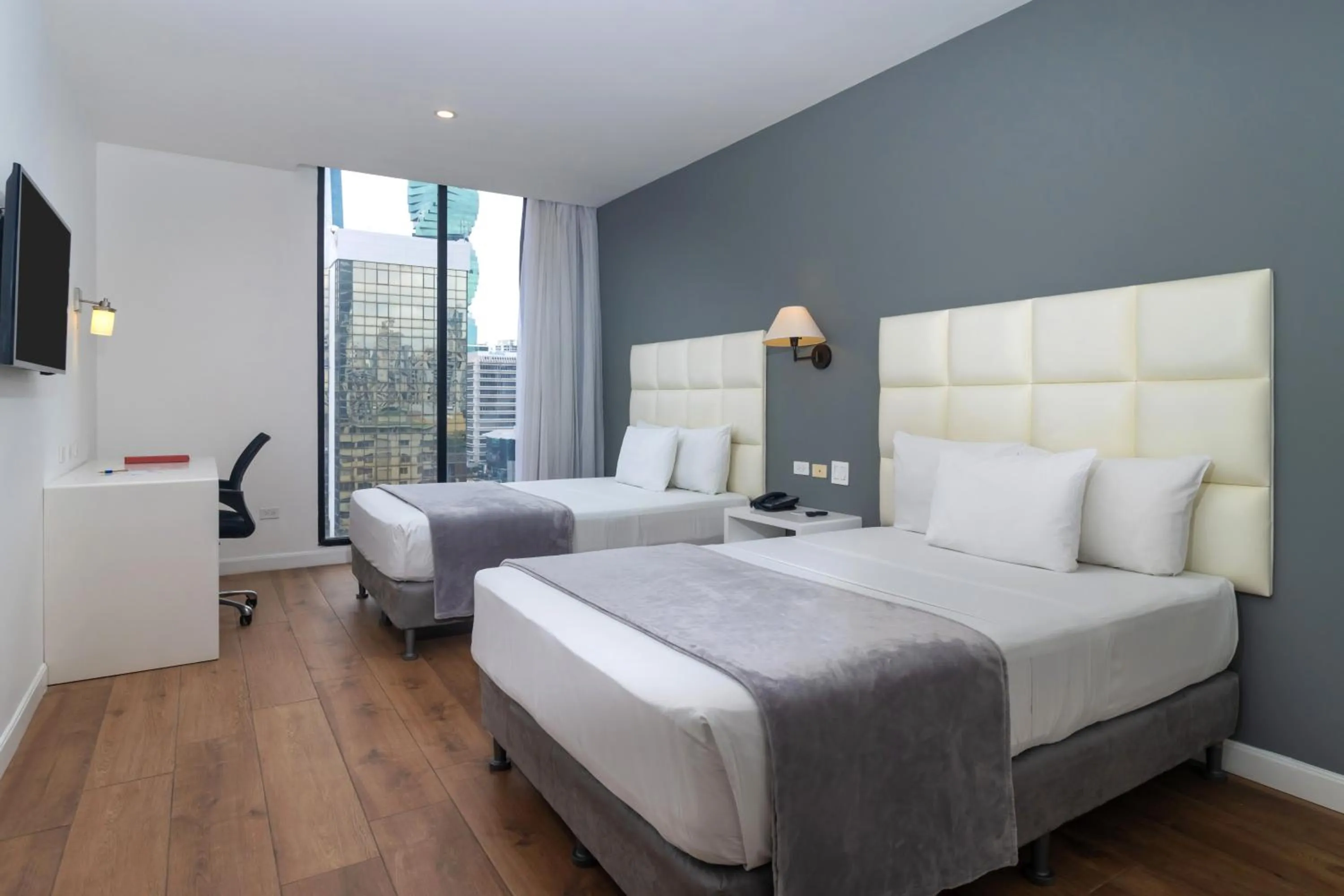 Photo of the whole room, Bed in Hotel Mio Panamá