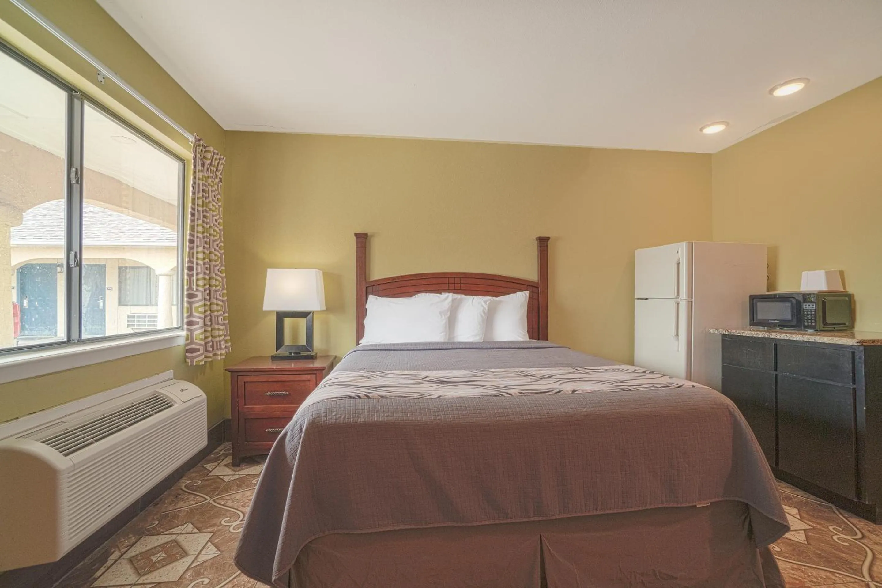 Bedroom, Bed in Aransas Bay Inn & Suites Corpus Christi by OYO