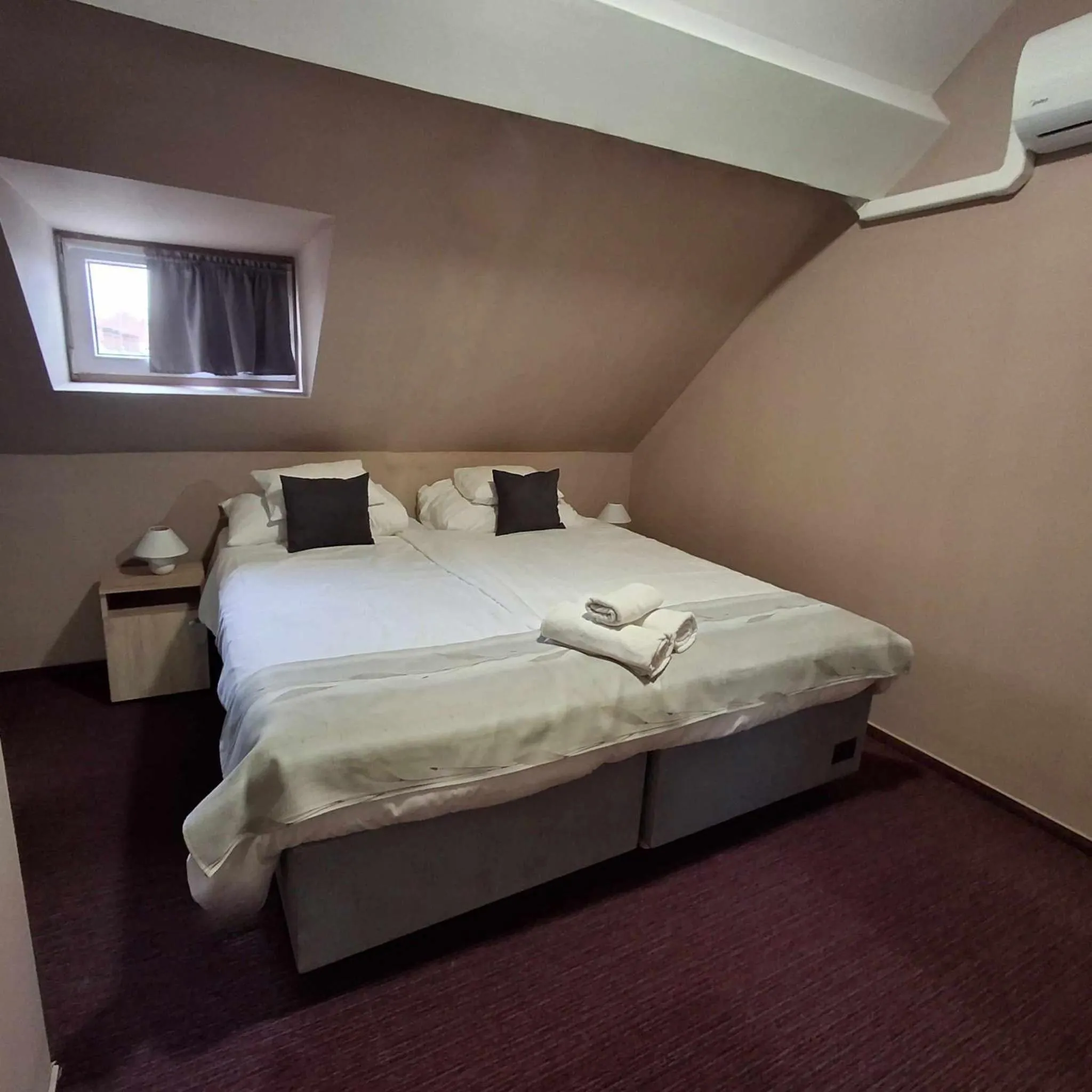 Photo of the whole room, Bed in Hotel Unicornis