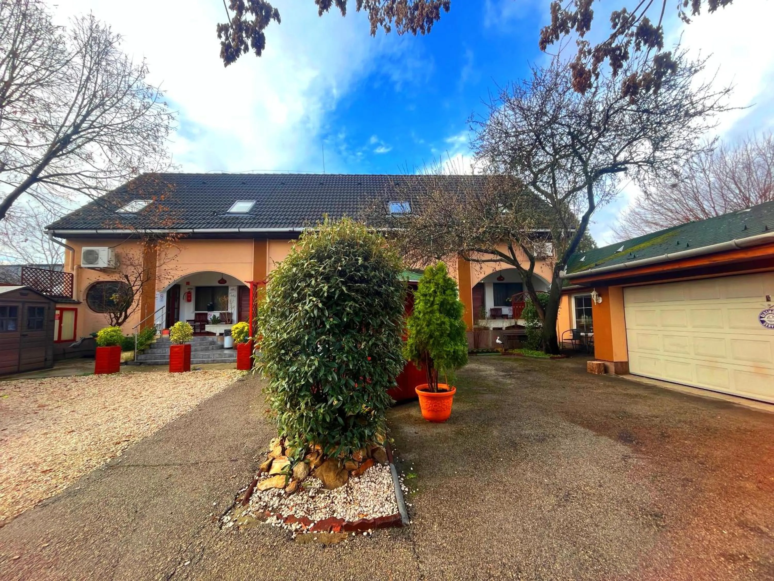 Property building in Hotel Oswaldo