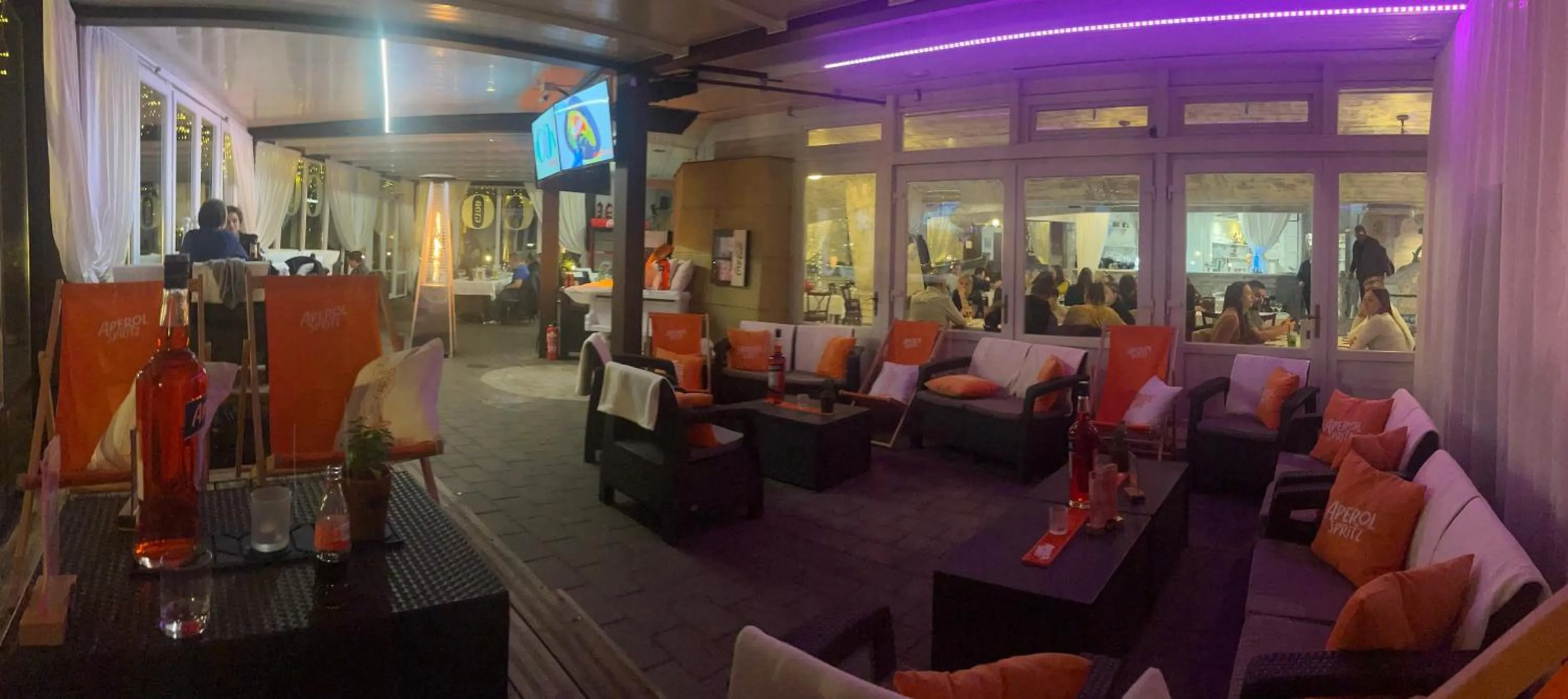 Arany Szarvas Fogadó és Captain Drakes Pub