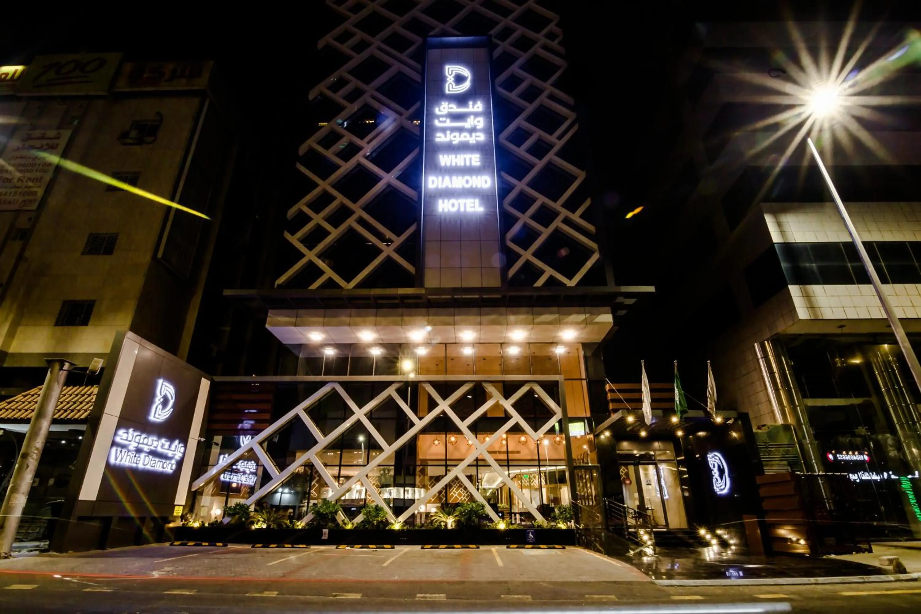 Facade/entrance in White Diamond Hotel Sari