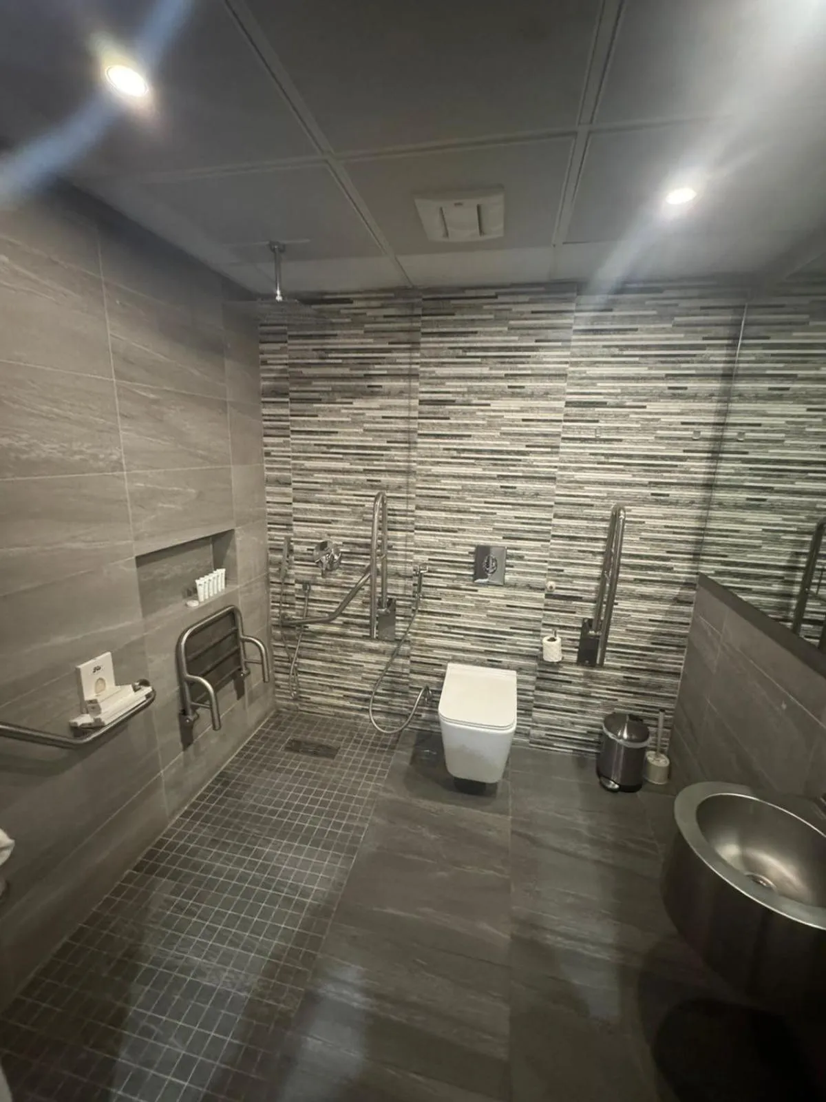 Bathroom in White Diamond Hotel Sari