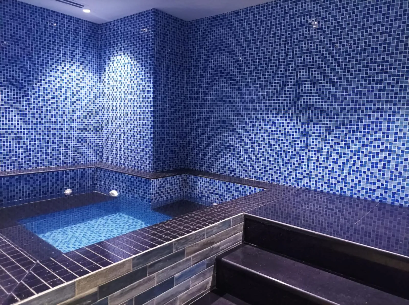 White Diamond Hotel Sari