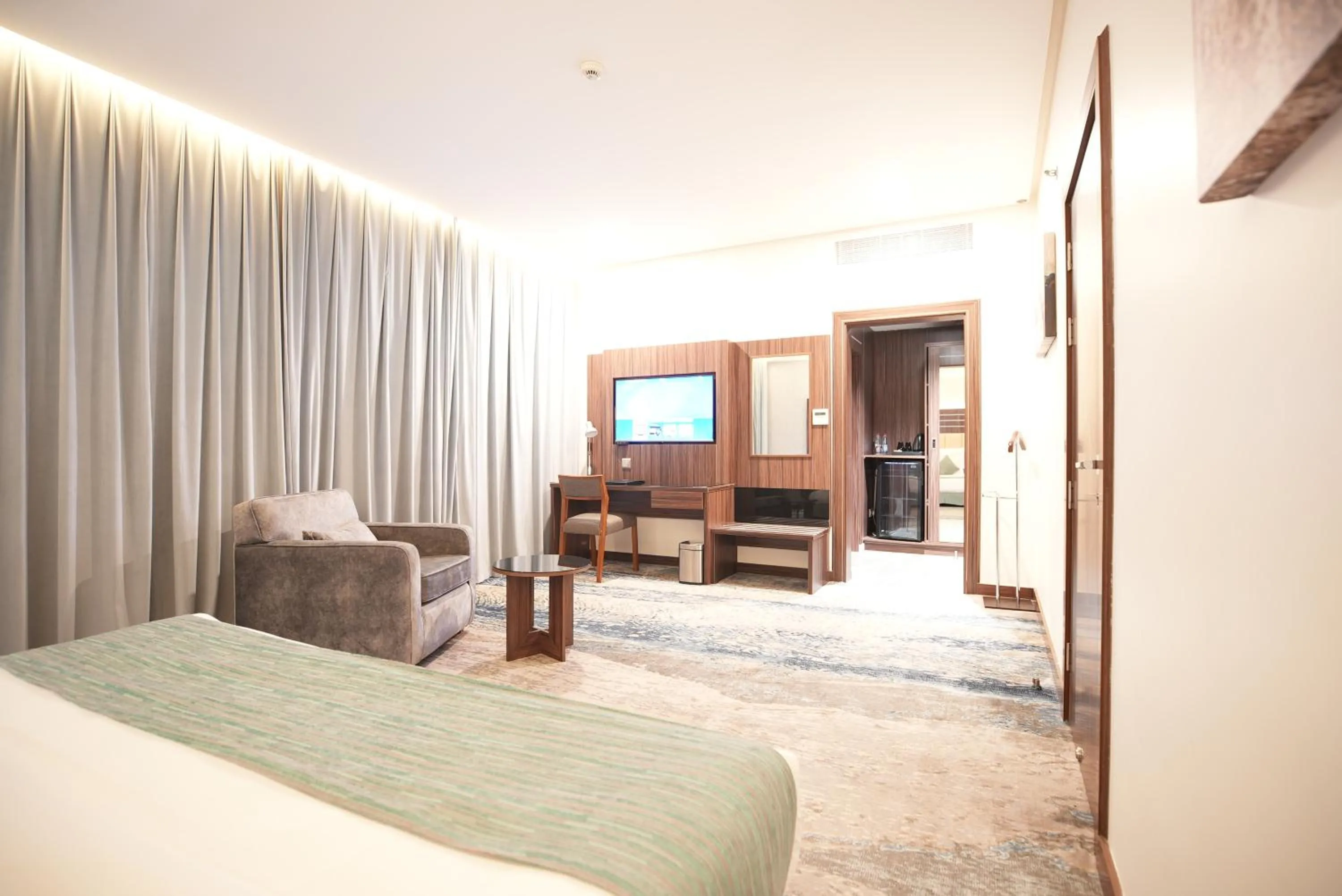 Bedroom, Bed in White Diamond Hotel Sari