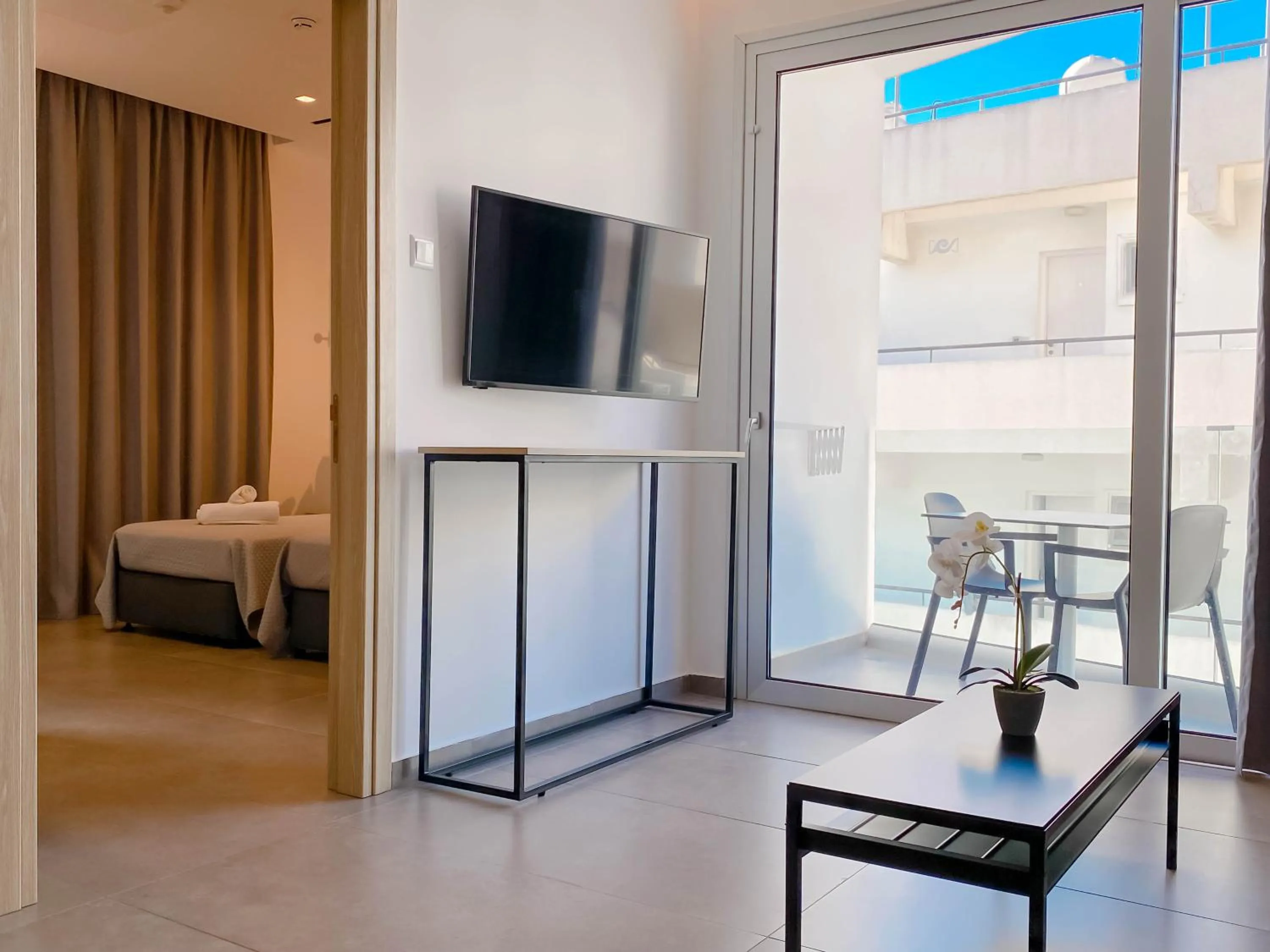 Communal lounge/ TV room, Bed in Caramela Luxury Apts