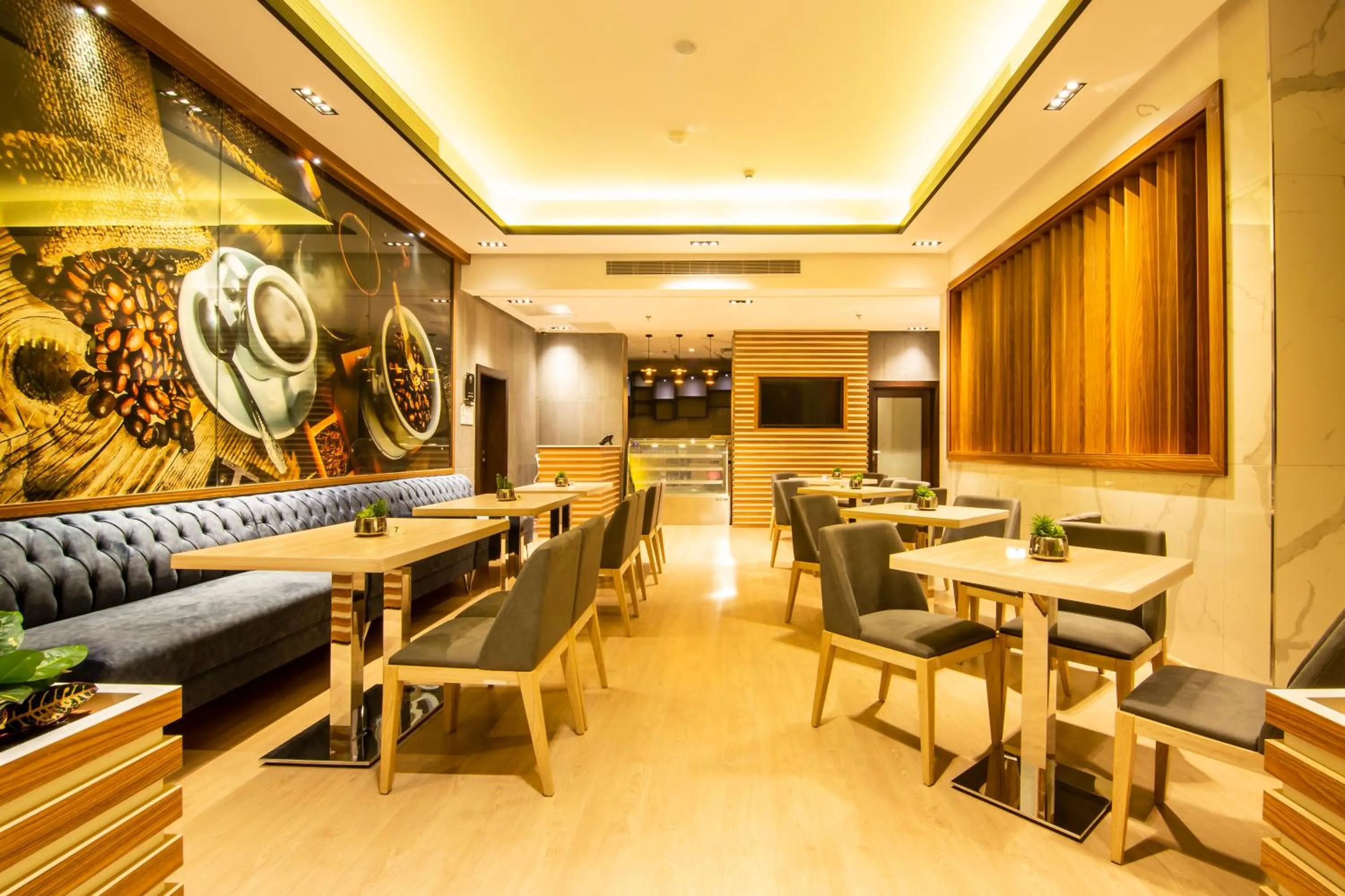 Restaurant/places to eat in Wow Diamond Hotel - فندق واو ديموند