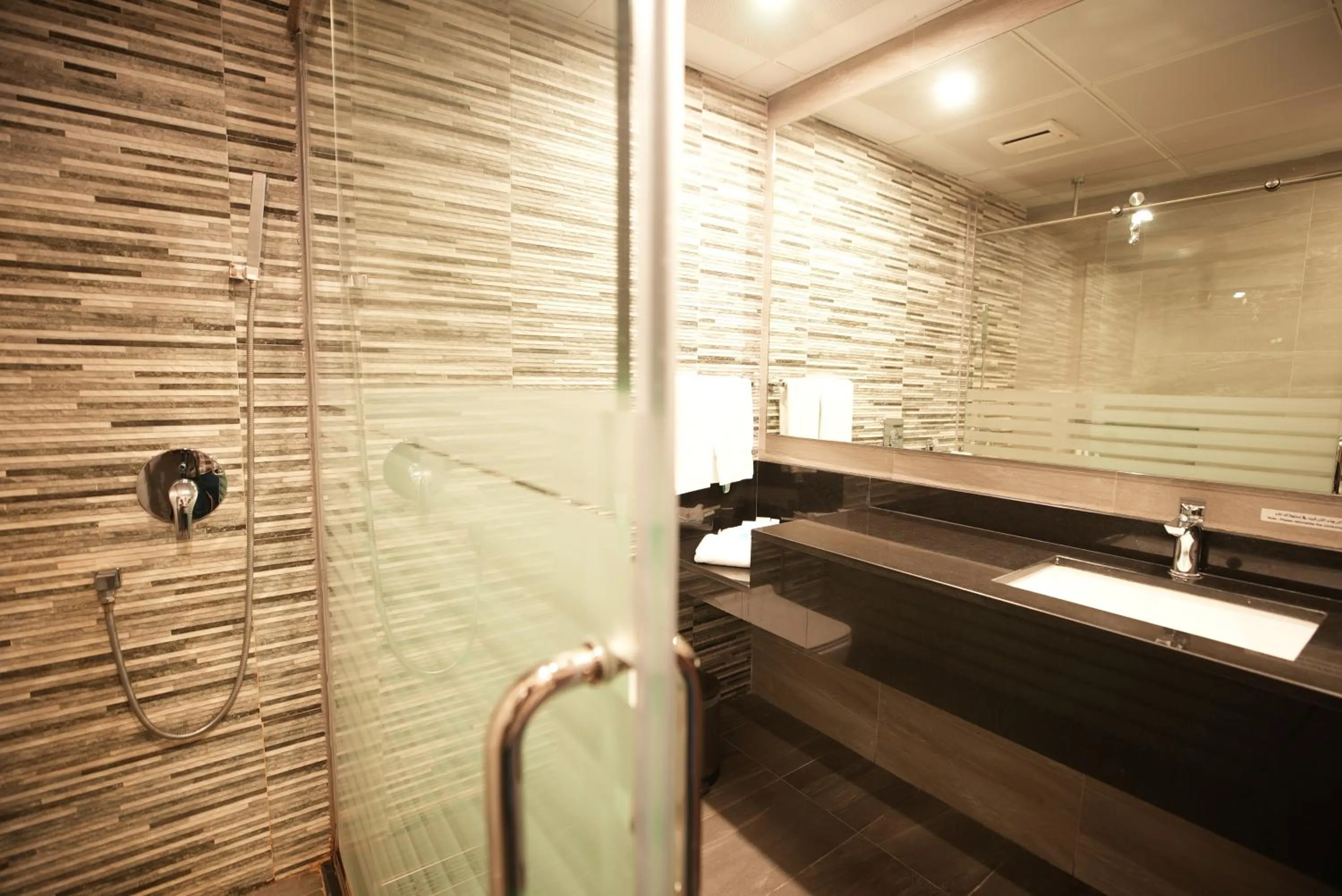 Bathroom in Wow Diamond Hotel - فندق واو ديموند