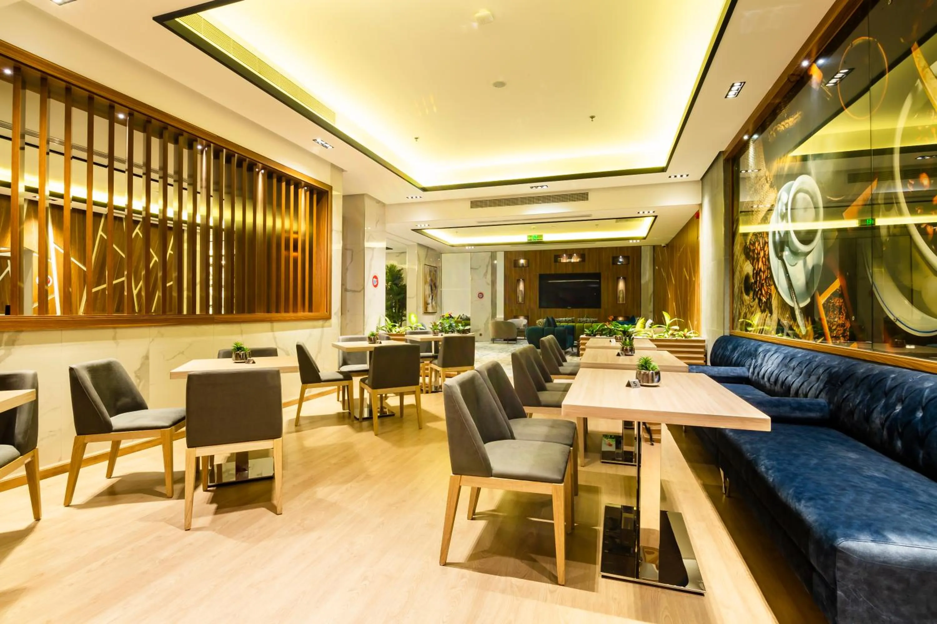 Restaurant/places to eat in Wow Diamond Hotel - فندق واو ديموند