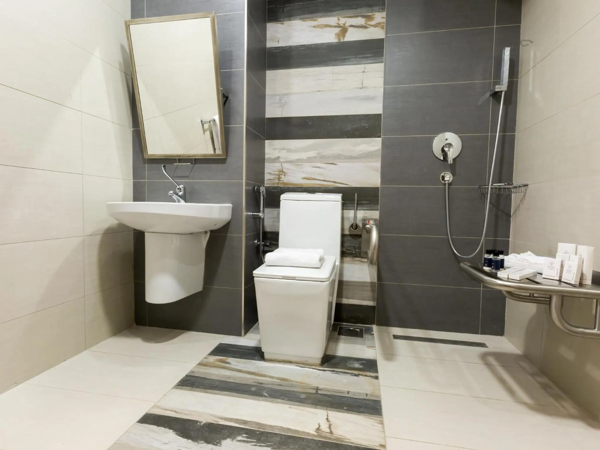 Bathroom in Wow Diamond Hotel - فندق واو ديموند