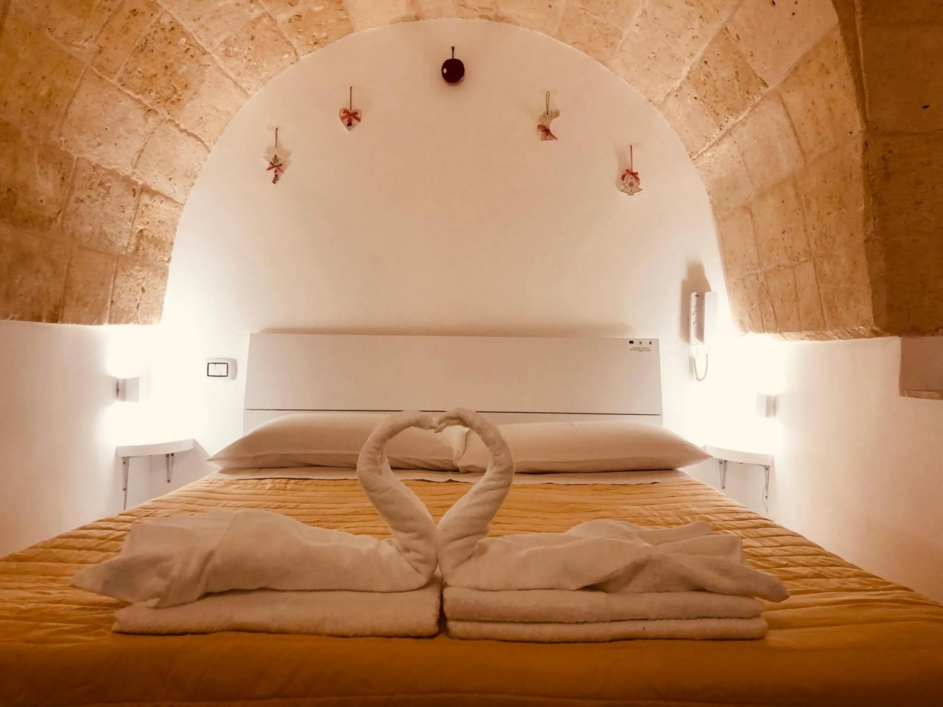 Bed in Mastropaolo42 Luxury B&B